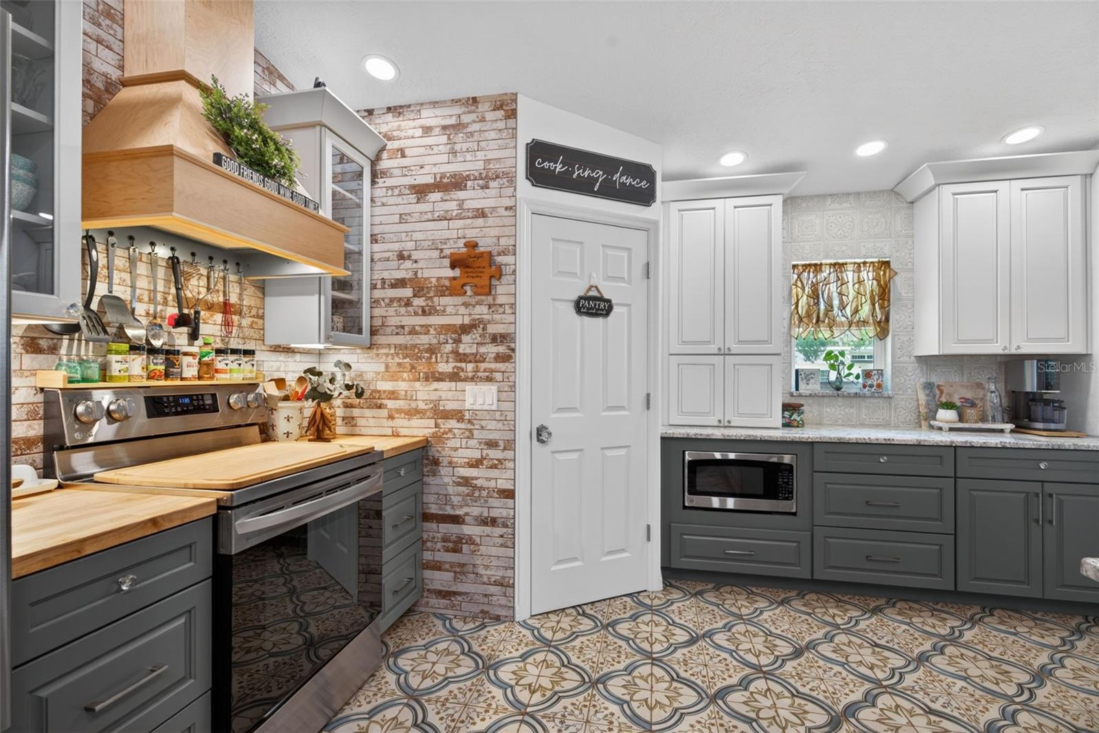 Image 26 of 49 For 3070 Laurel Street