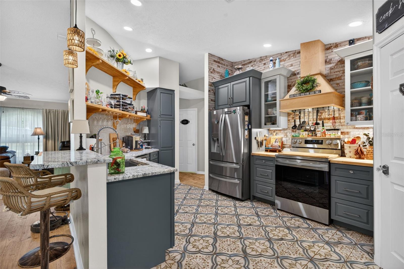 Image 27 of 49 For 3070 Laurel Street