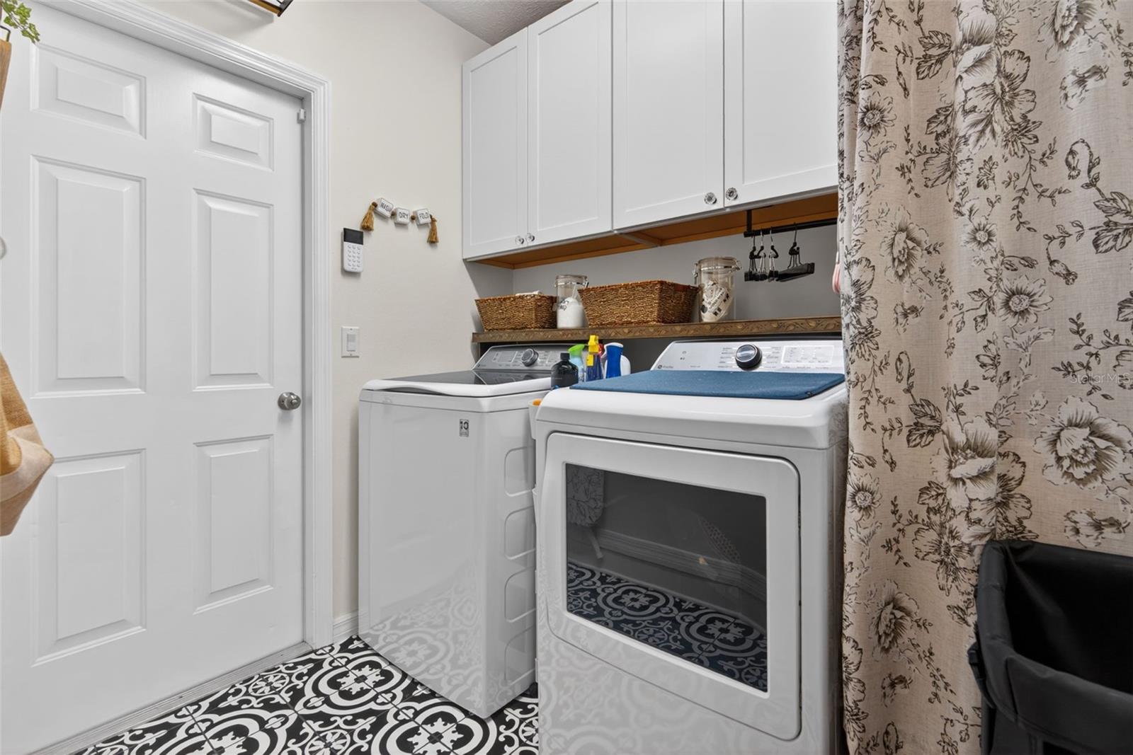 Image 32 of 49 For 3070 Laurel Street