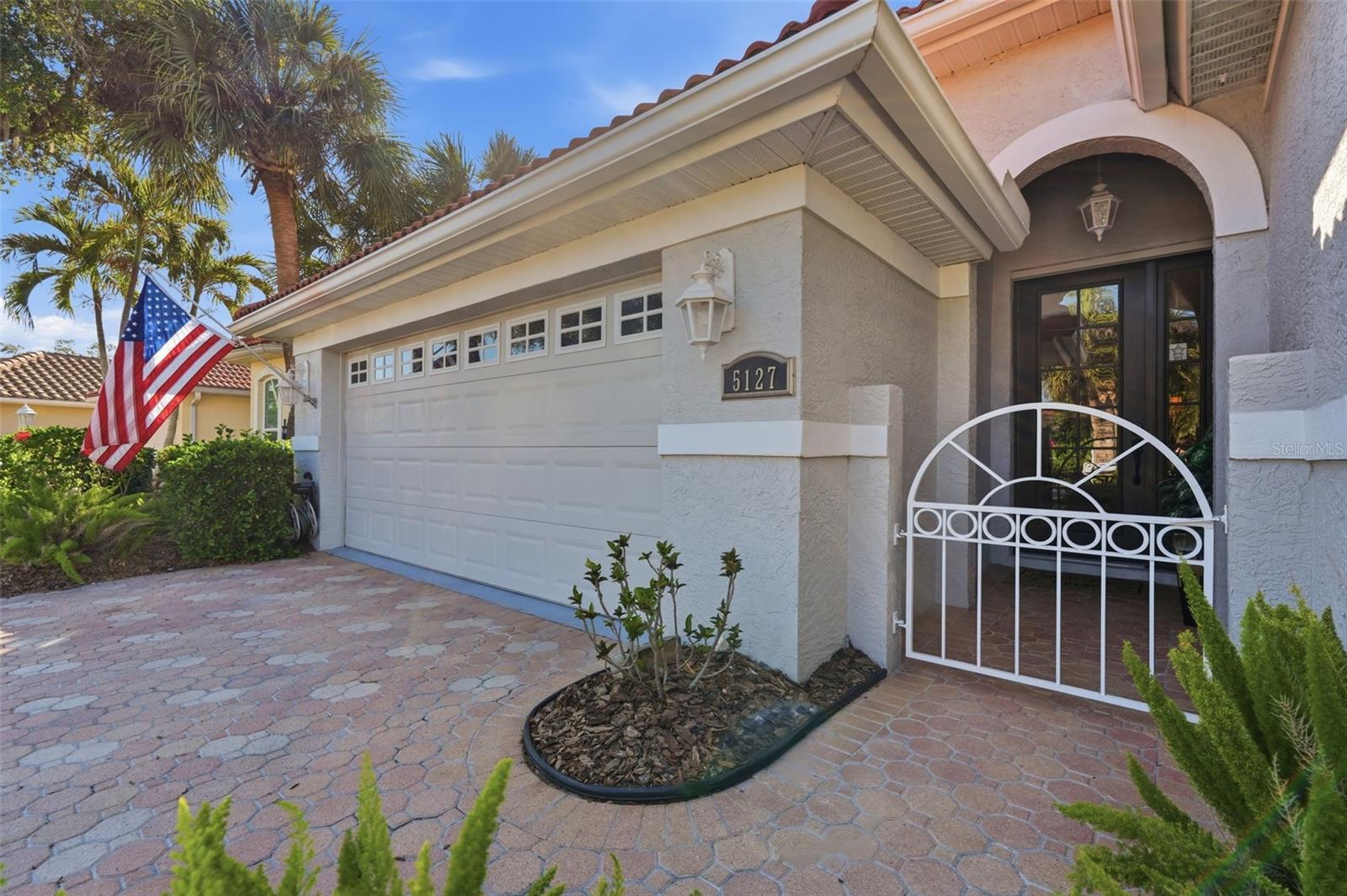 Image 3 of 65 For 5127 Hanging Moss Lane