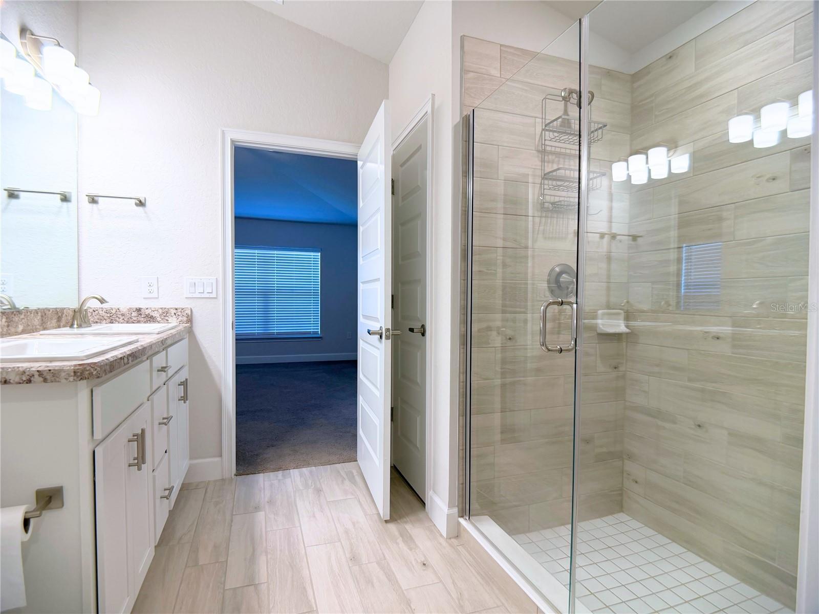 Image 13 of 25 For 4549 25th Loop