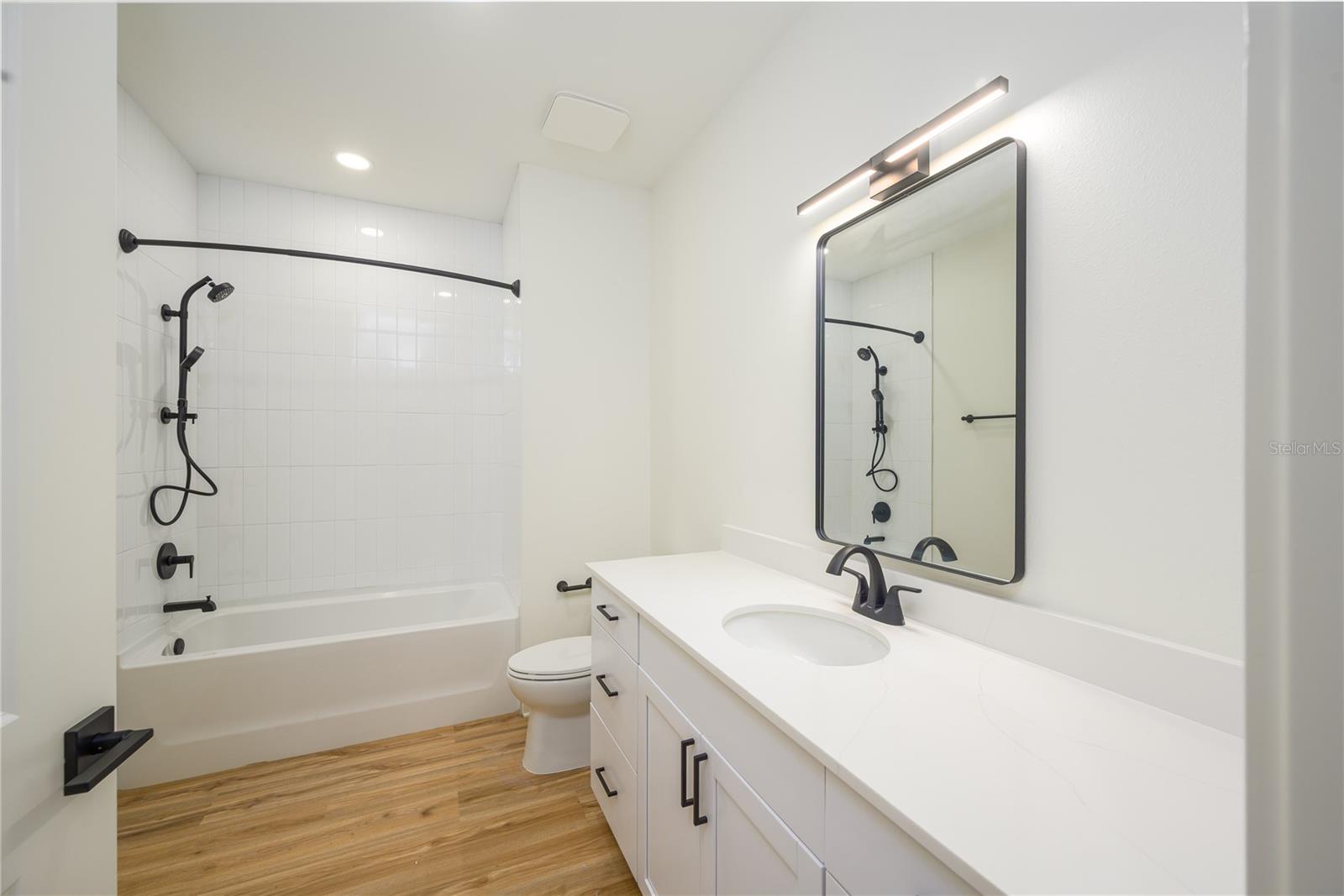Image 12 of 19 For 415 1st Avenue 201