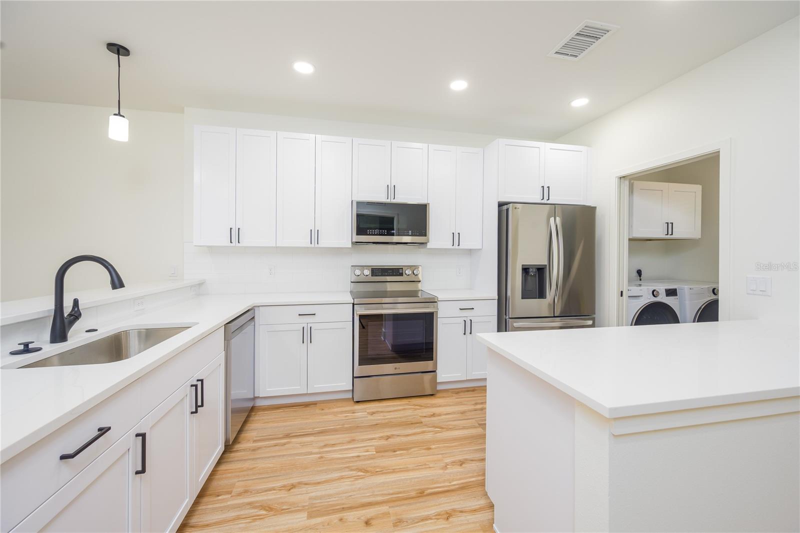 Image 6 of 19 For 415 1st Avenue 201