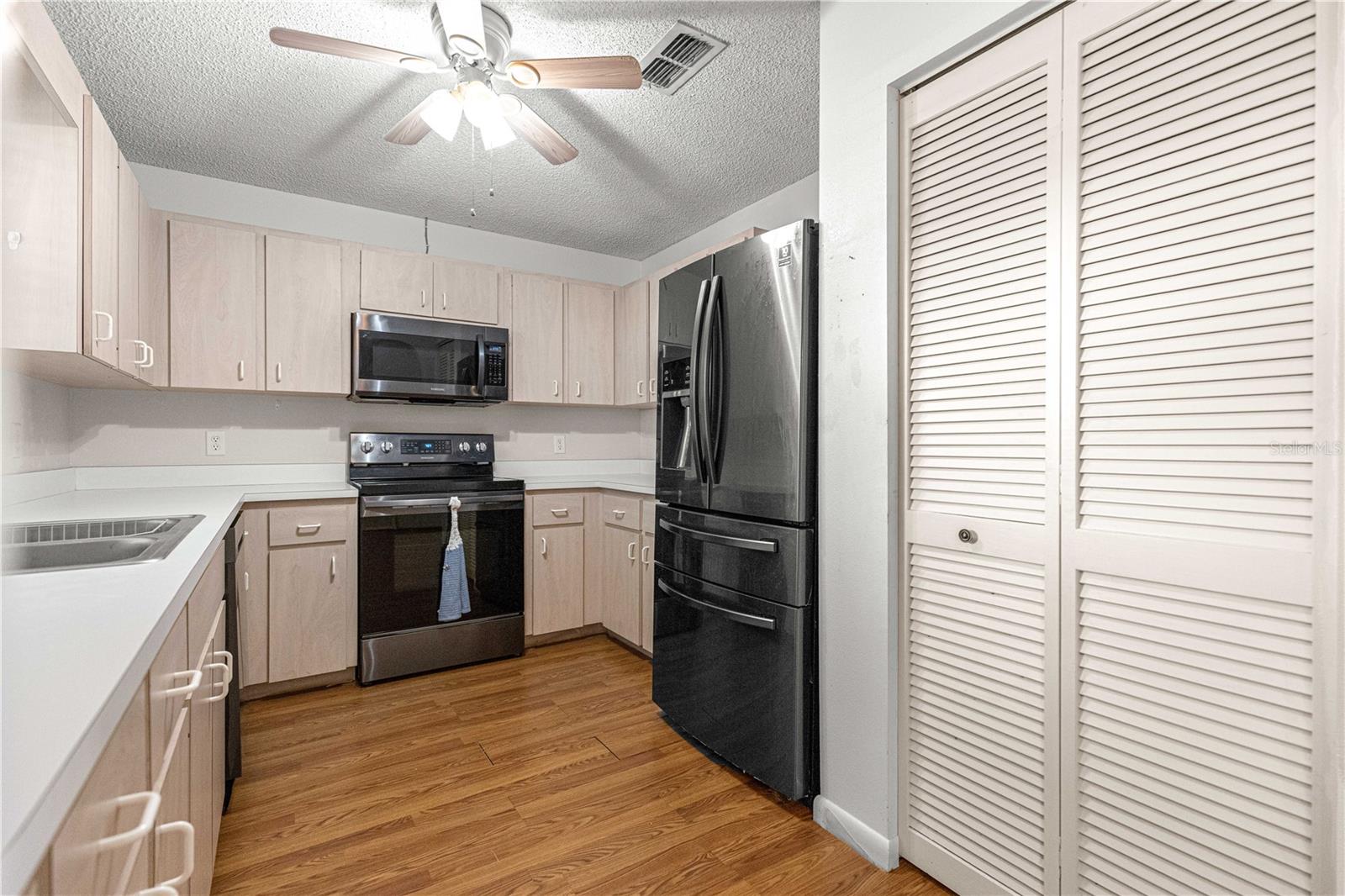 Image 13 of 30 For 9728 94th Court B