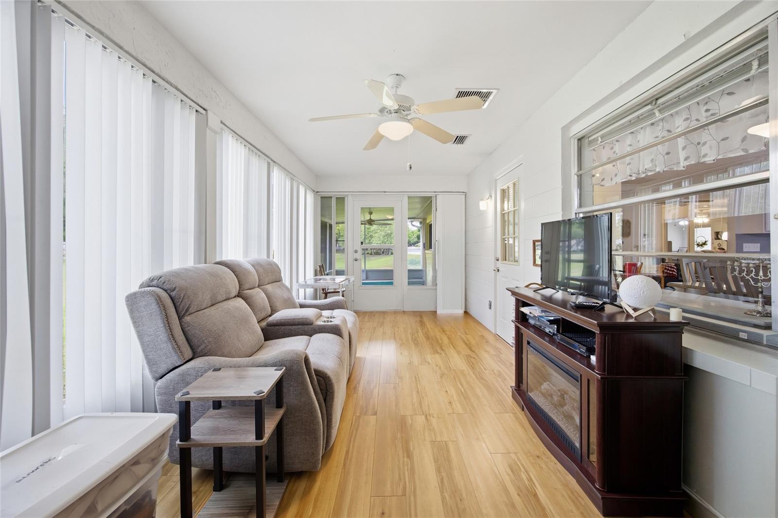 Image 14 of 42 For 9335 85th Terrace E