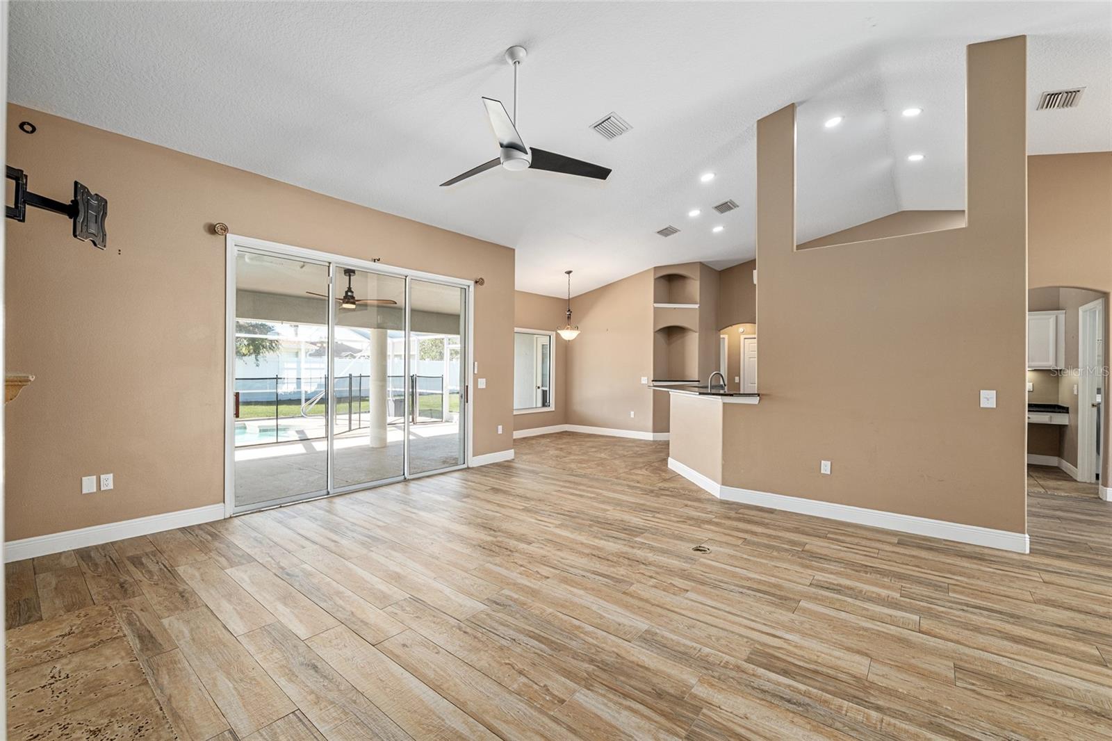 Image 13 of 90 For 5610 88th Place