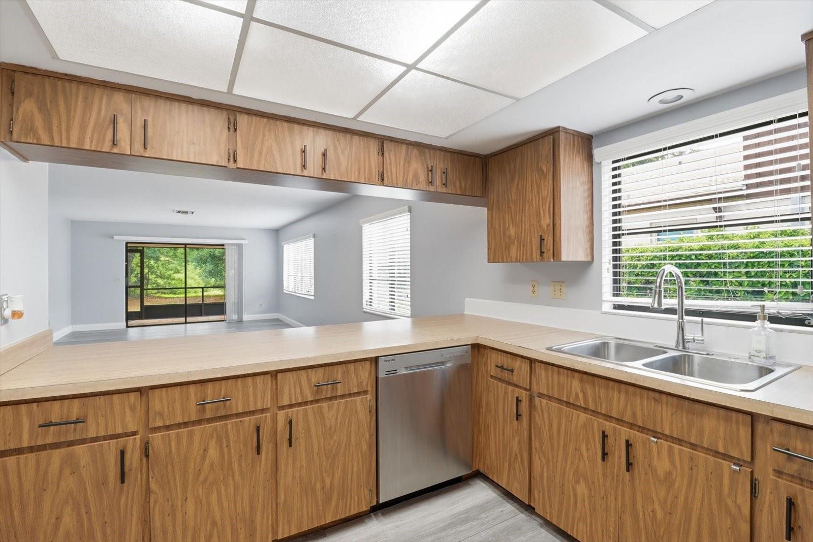 Image 13 of 44 For 54 Jamaica Street