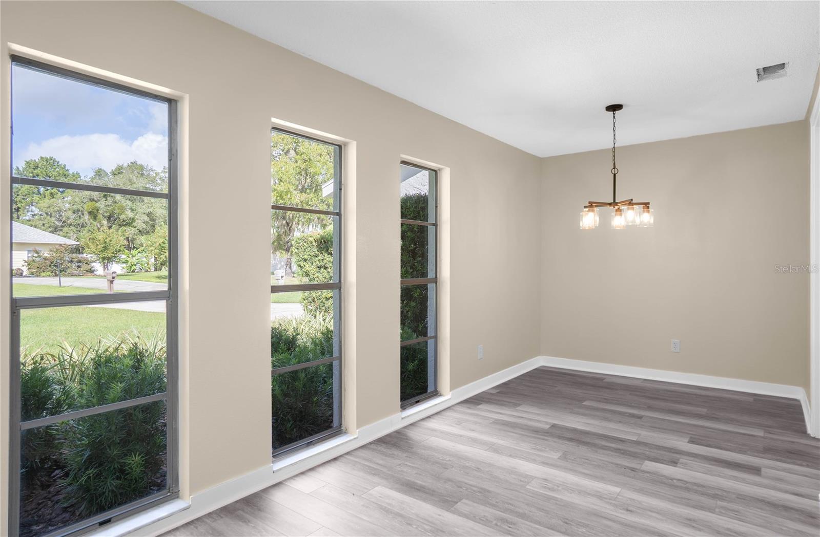 Image 11 of 38 For 3211 Rose Avenue