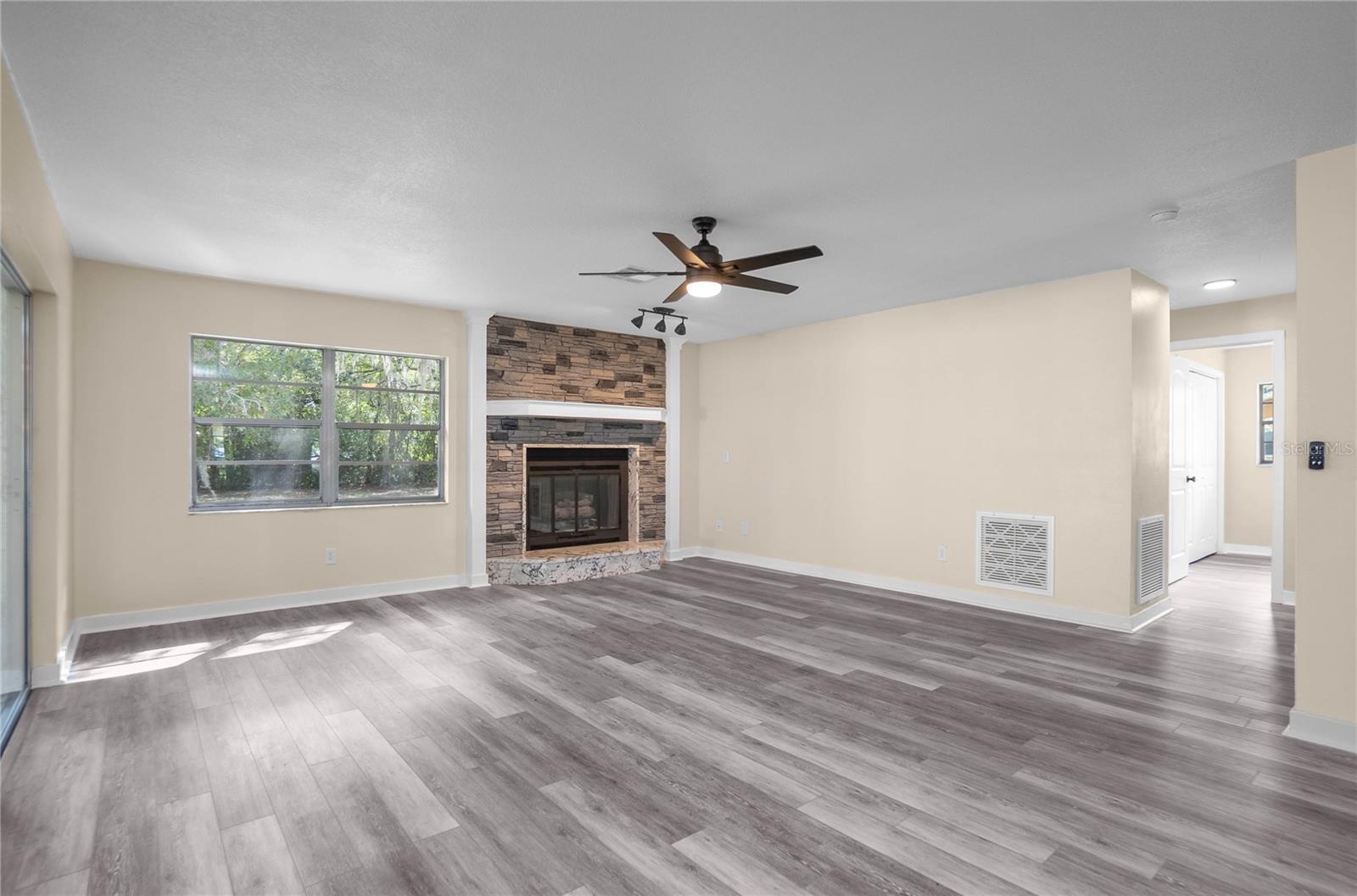 Image 16 of 38 For 3211 Rose Avenue