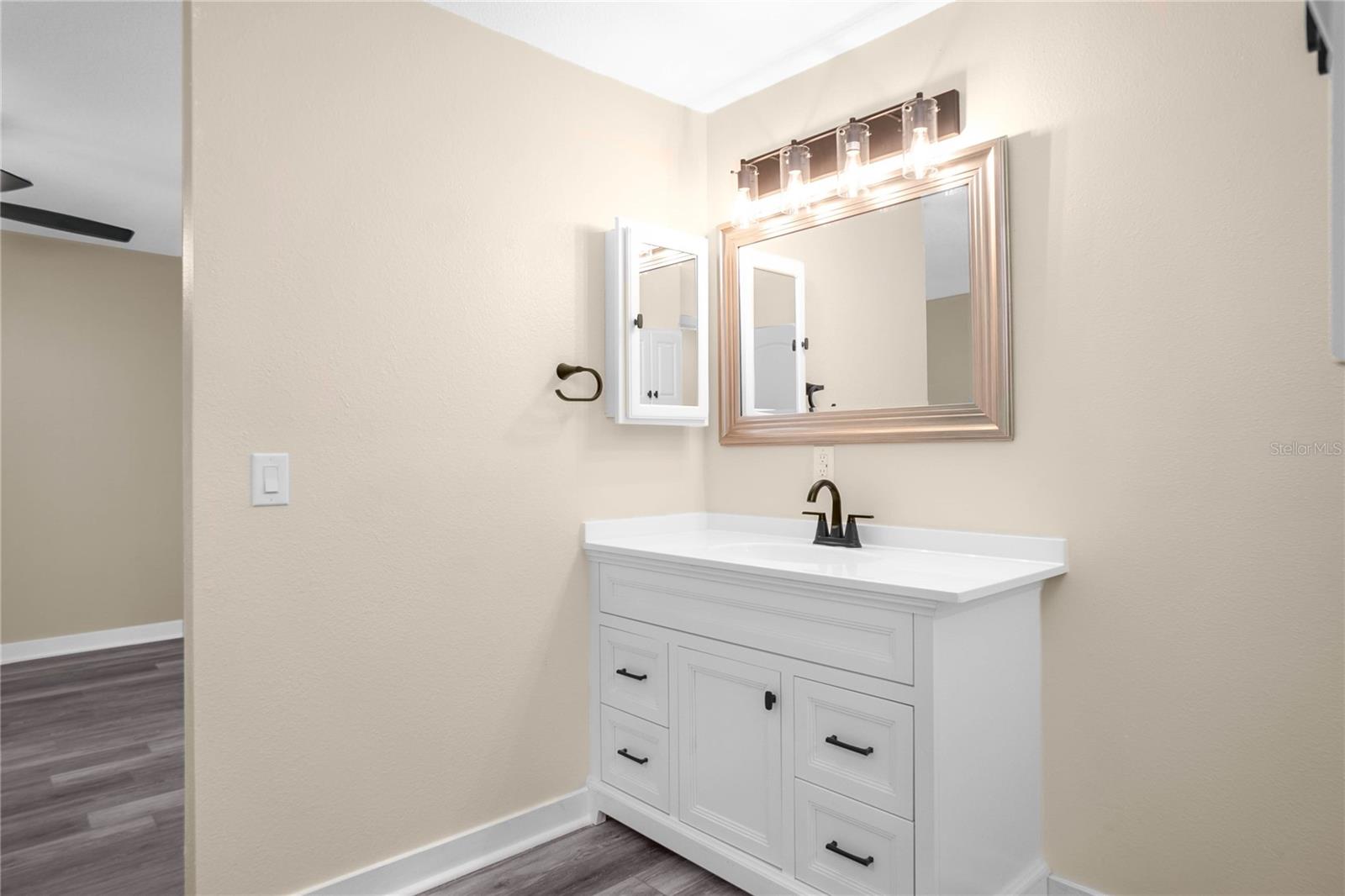 Image 20 of 38 For 3211 Rose Avenue