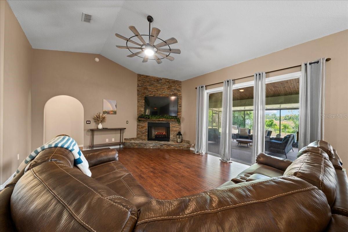 Image 7 of 56 For 11985 123rd Avenue