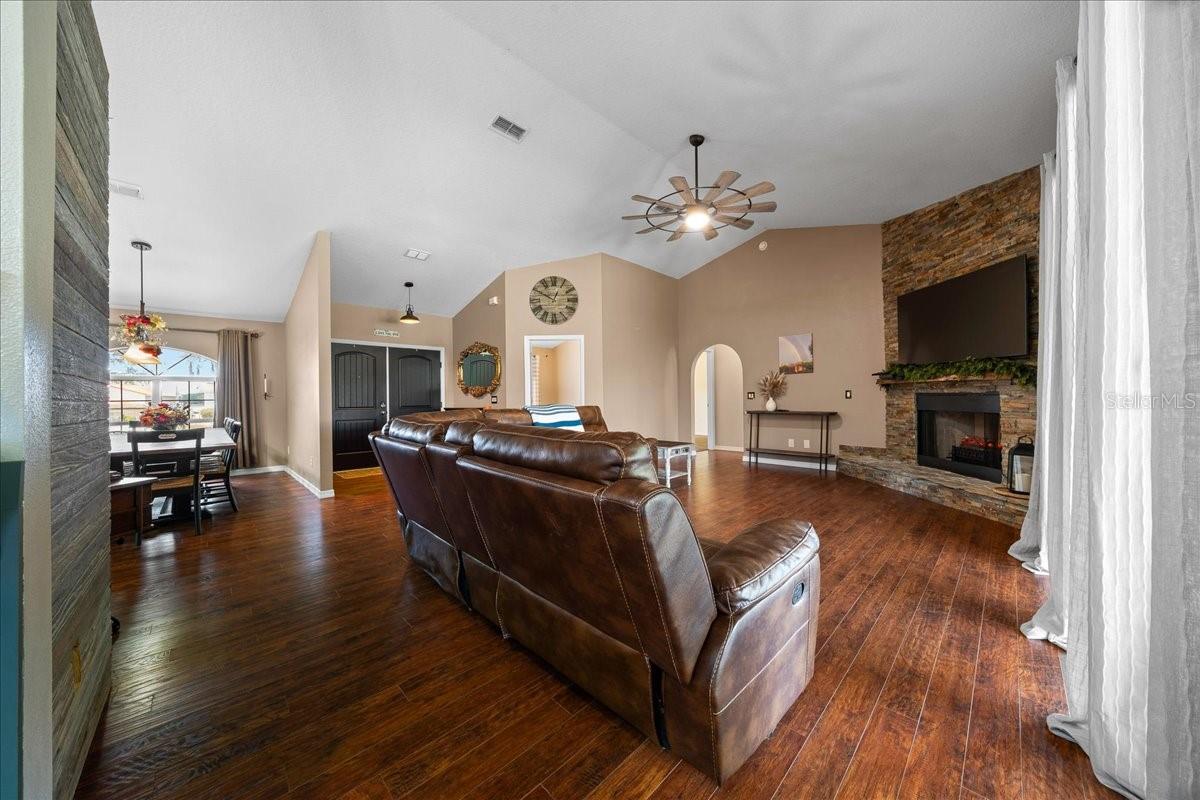 Image 8 of 56 For 11985 123rd Avenue