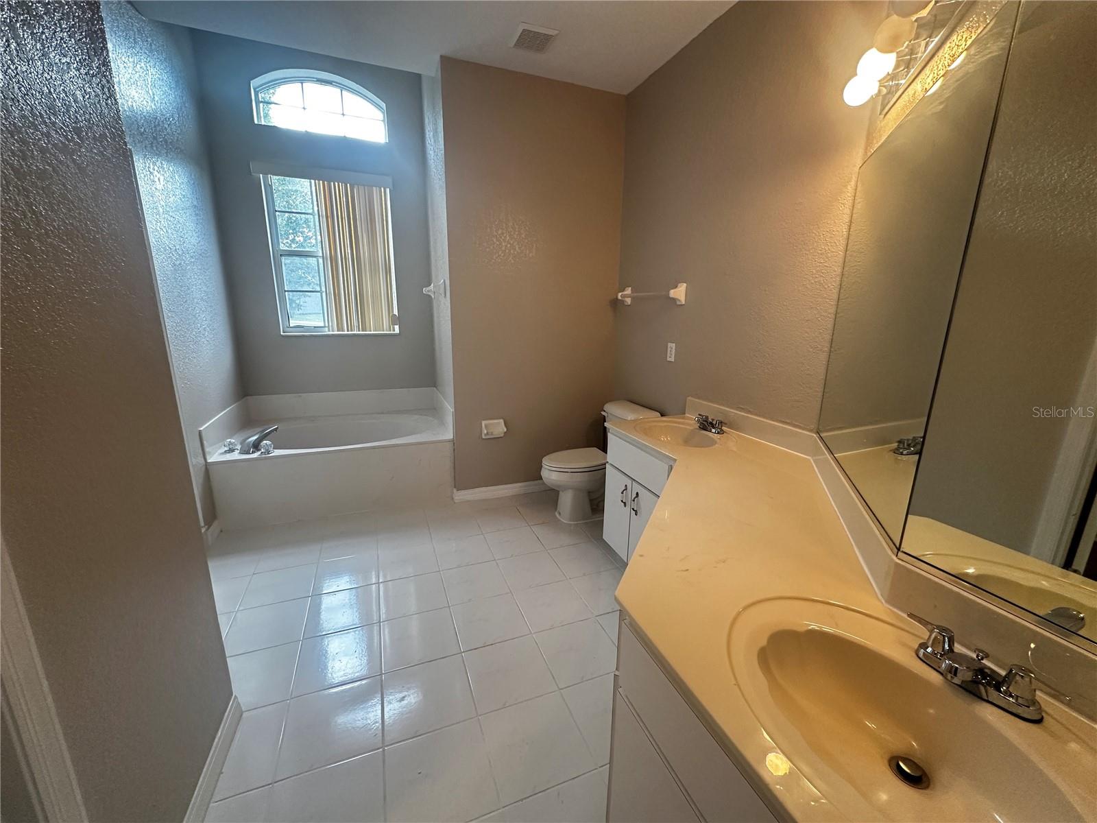 Image 18 of 28 For 10061 74th Terrace