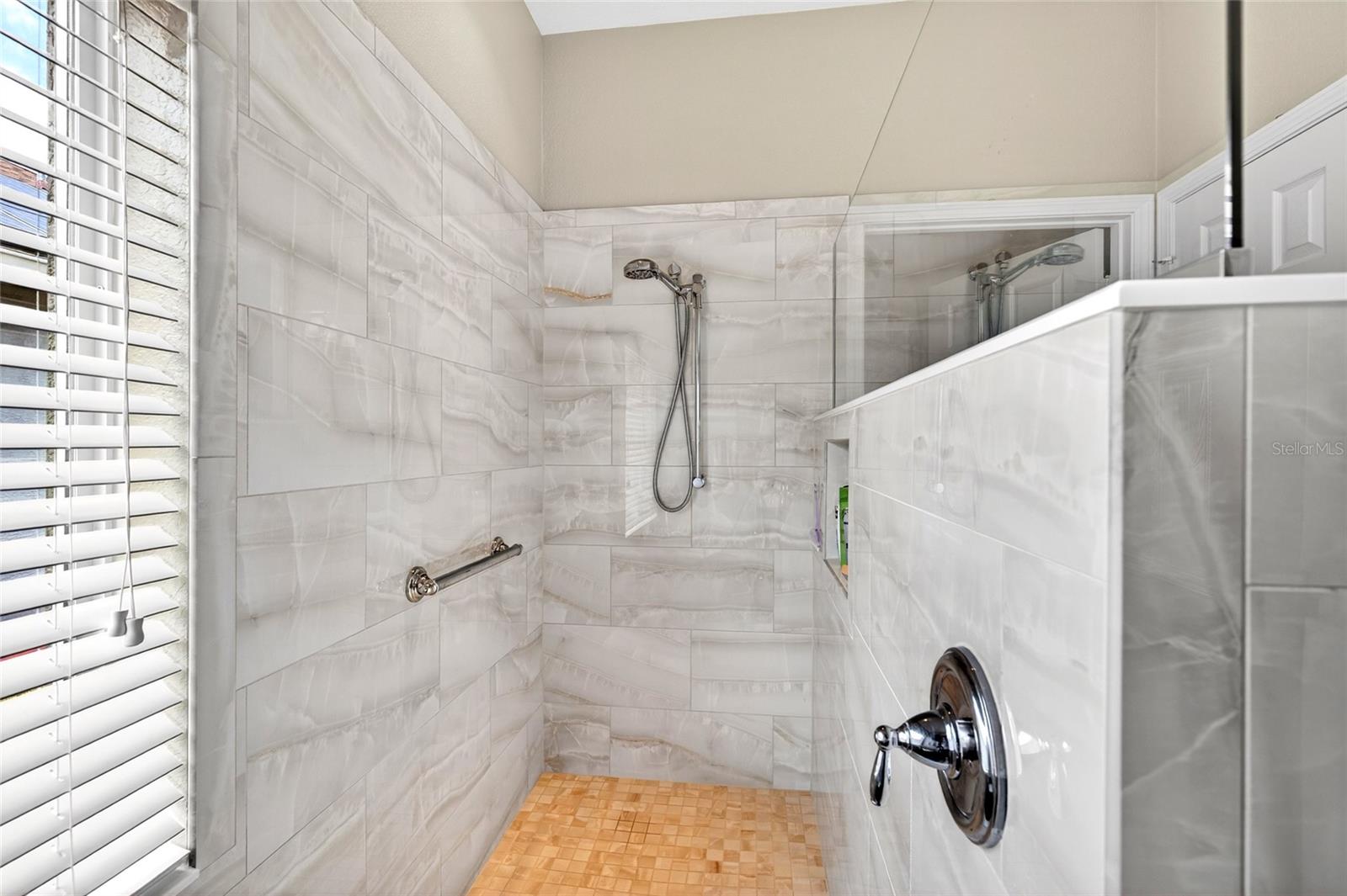 Image 16 of 44 For 10134 75th Street Road