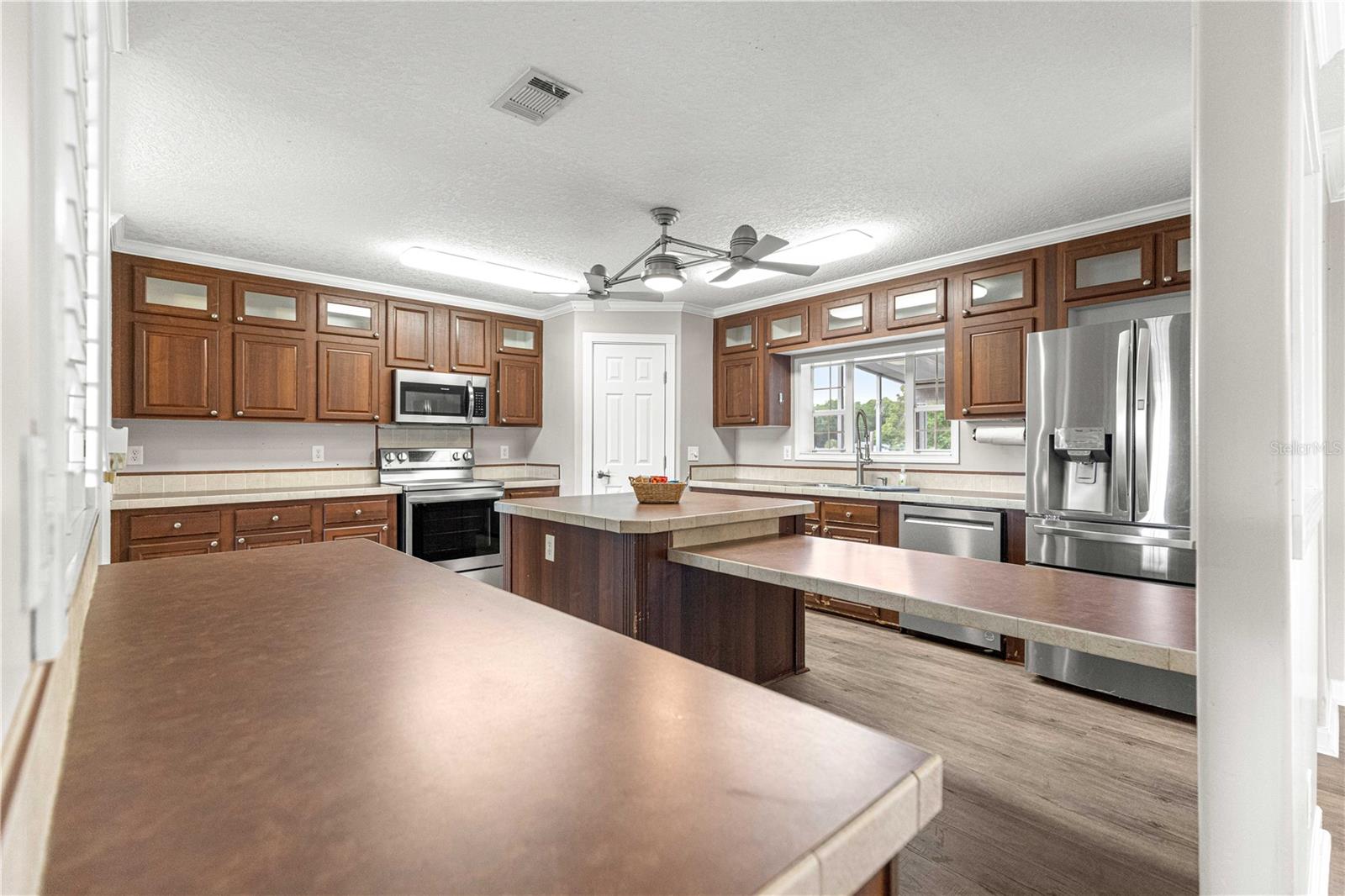 Image 14 of 51 For 15090 103rd Avenue