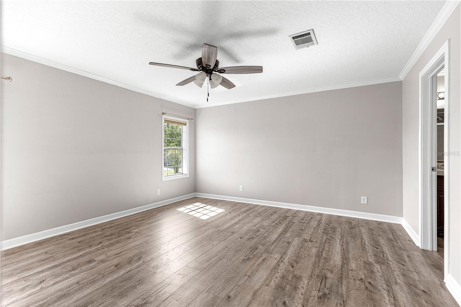 Image 19 of 51 For 15090 103rd Avenue