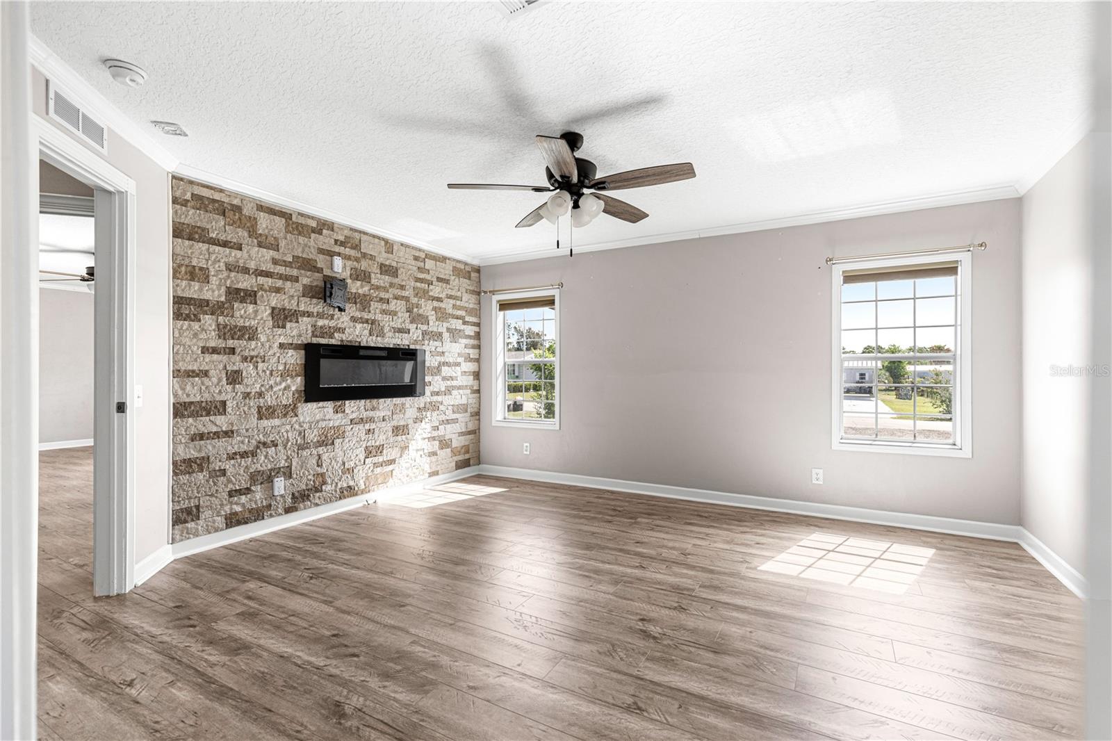 Image 21 of 51 For 15090 103rd Avenue