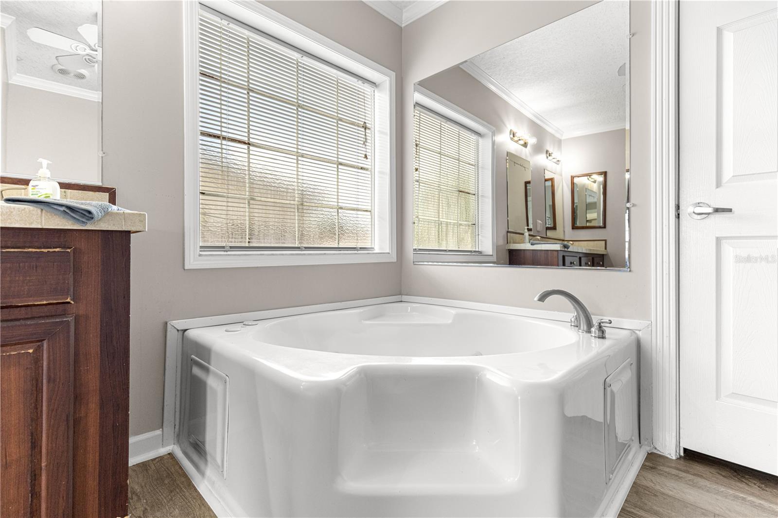 Image 24 of 51 For 15090 103rd Avenue