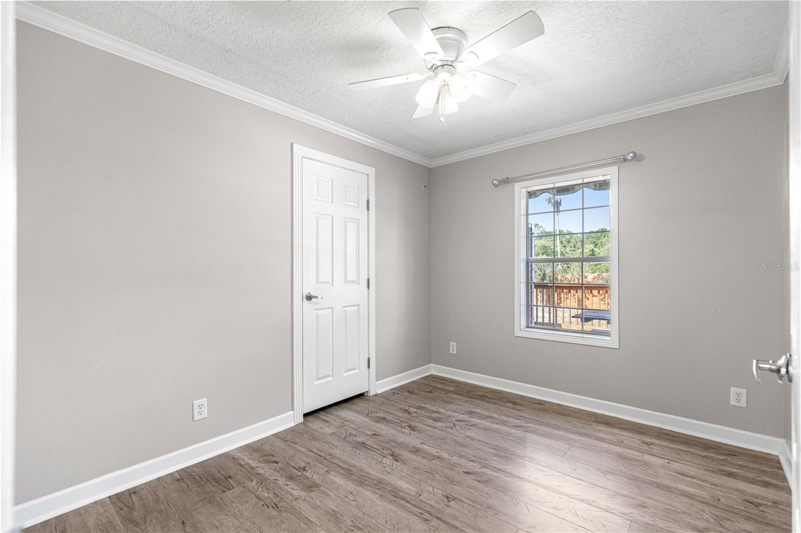 Image 33 of 51 For 15090 103rd Avenue