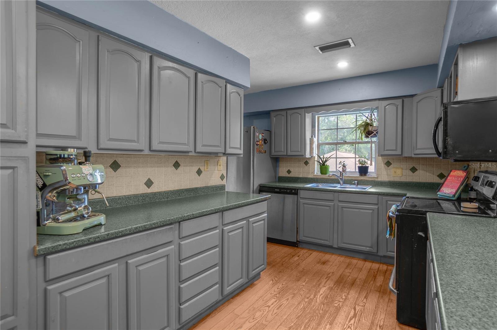 Image 11 of 45 For 5581 197th Terrace