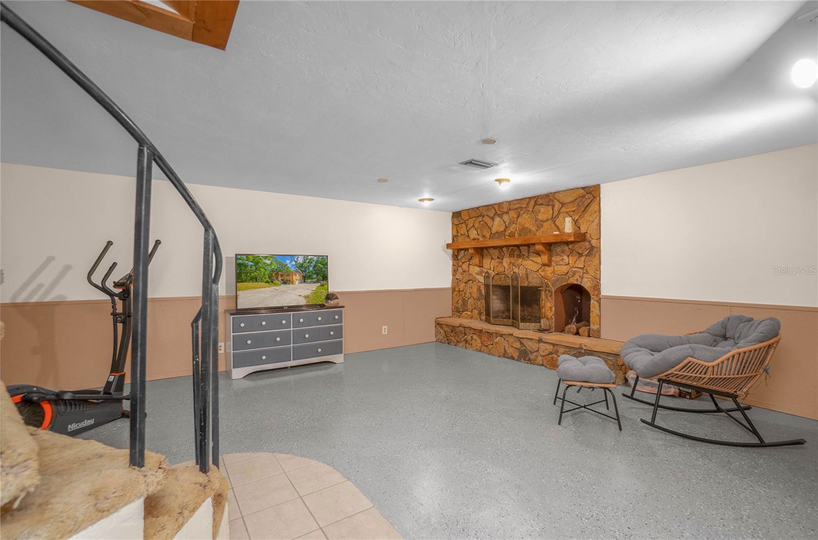 Image 21 of 45 For 5581 197th Terrace