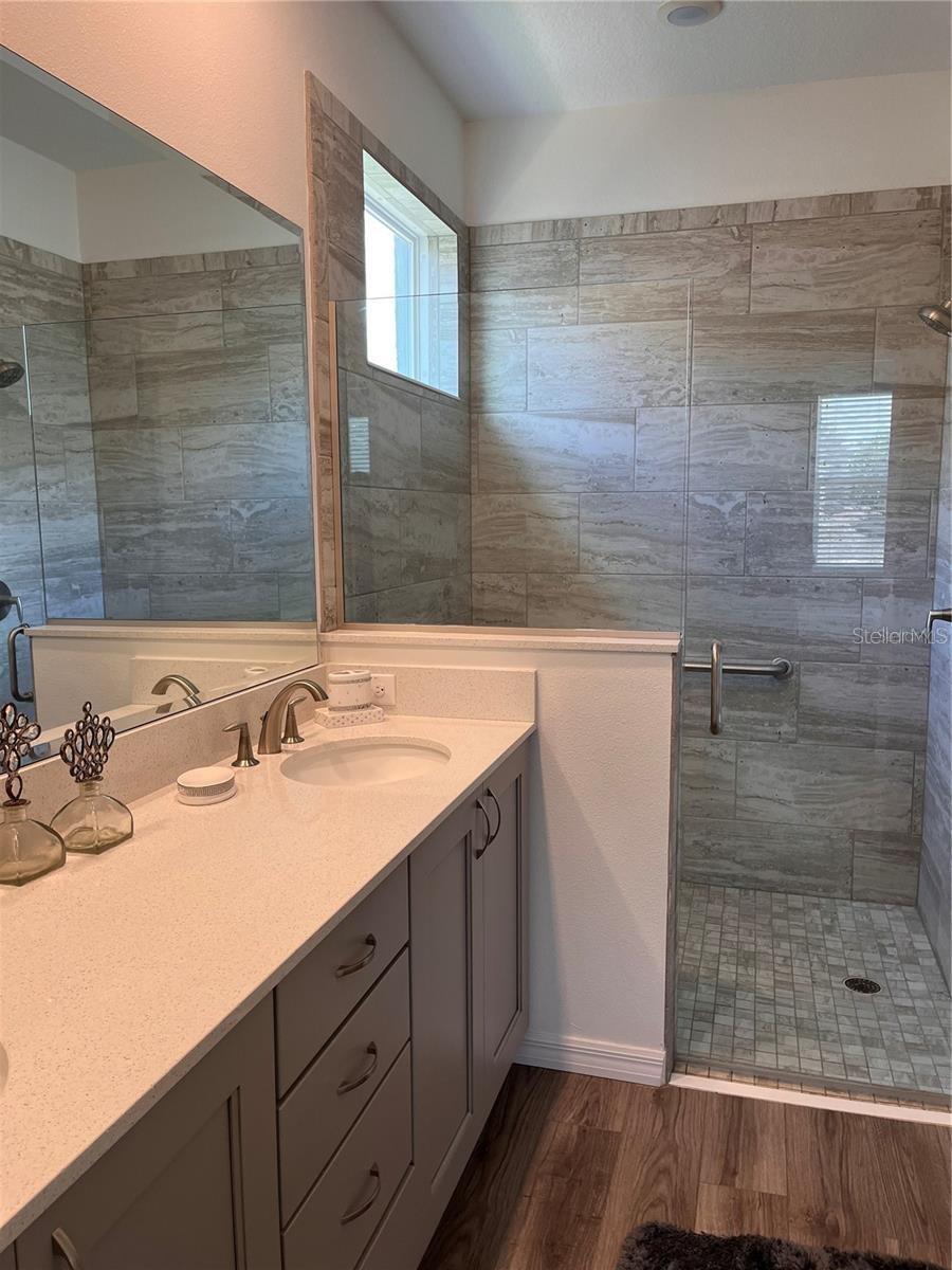 Image 12 of 20 For 9819 99th Loop