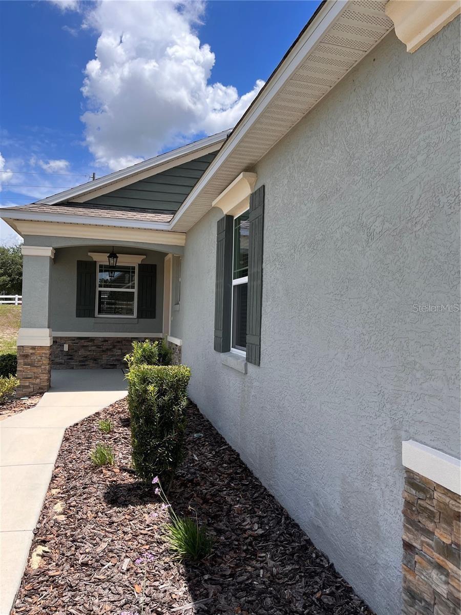 Image 2 of 20 For 9819 99th Loop