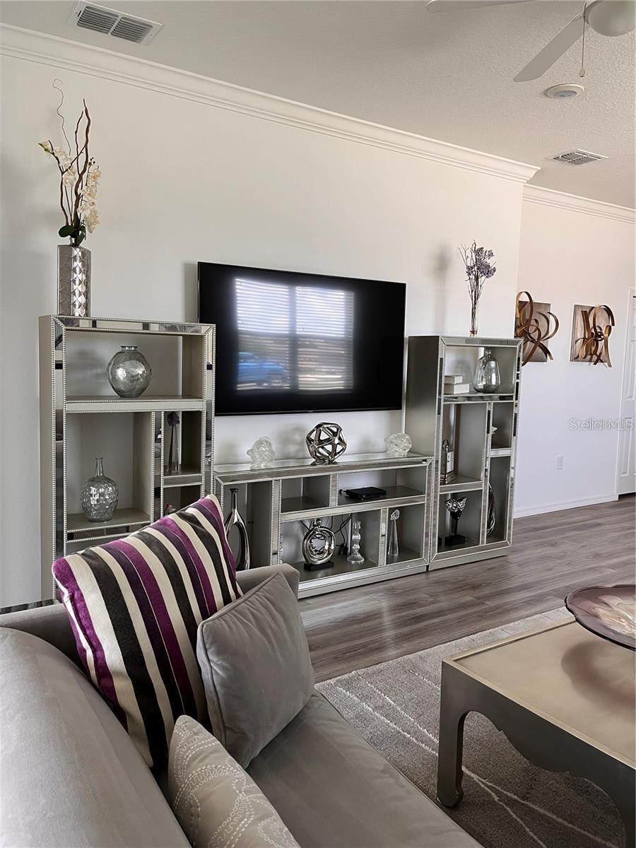 Image 8 of 20 For 9819 99th Loop