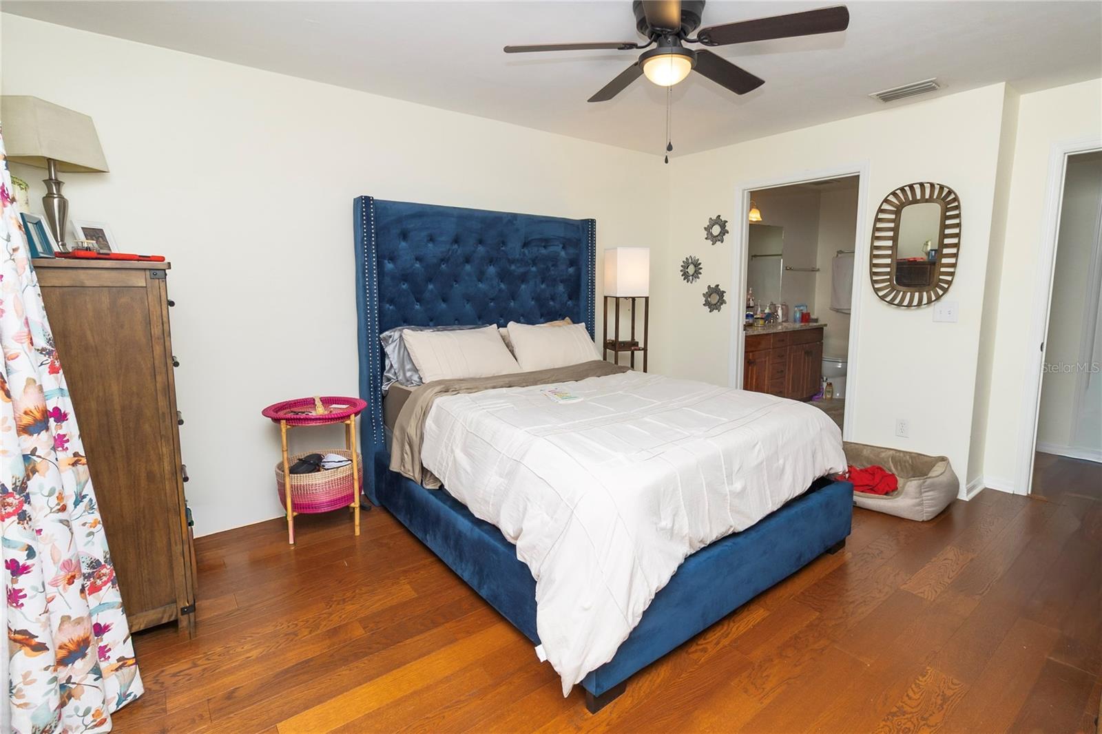 Listing photo id 9 for 4215 31st Drive 201