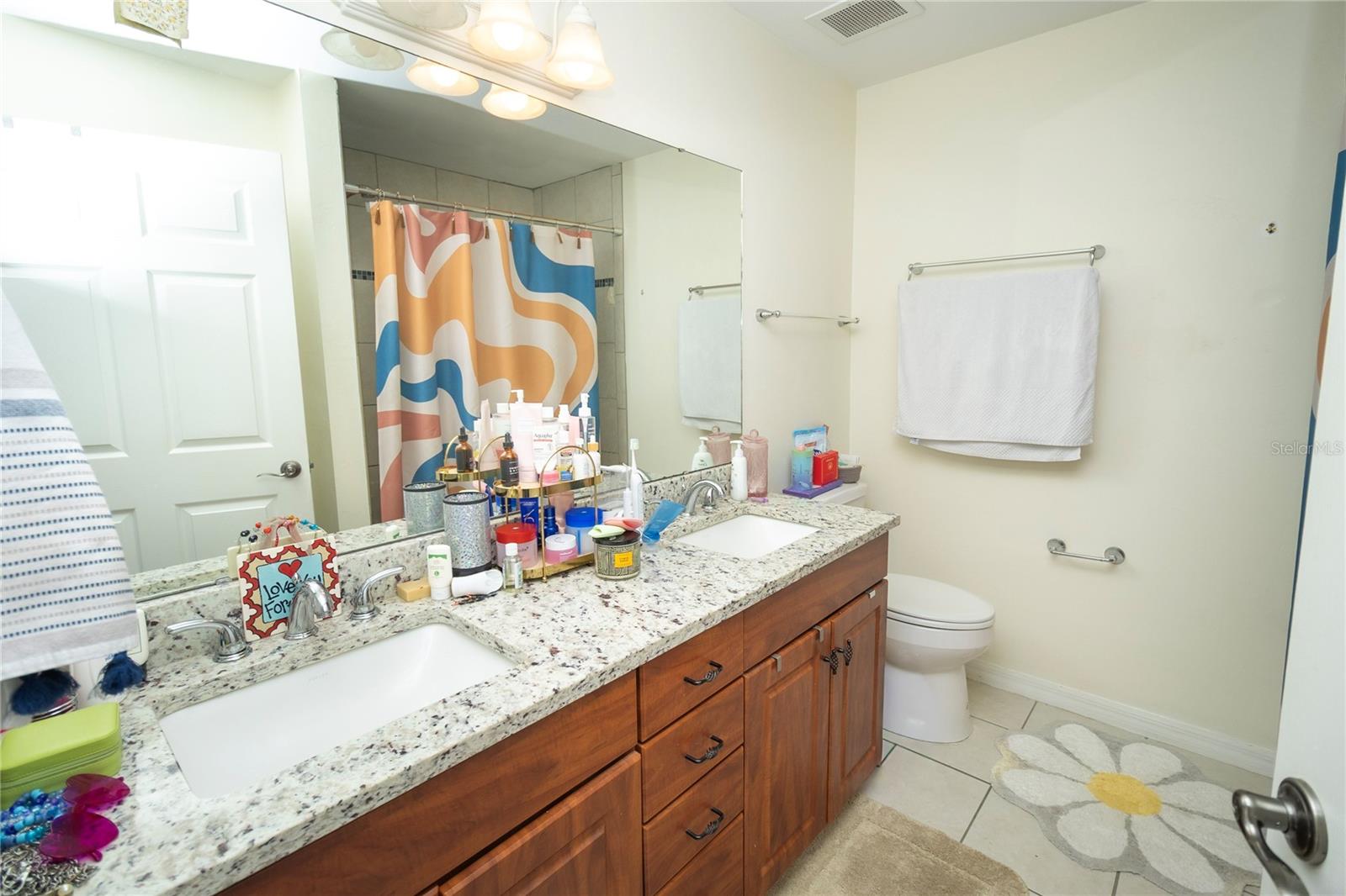 Listing photo id 11 for 4215 31st Drive 201