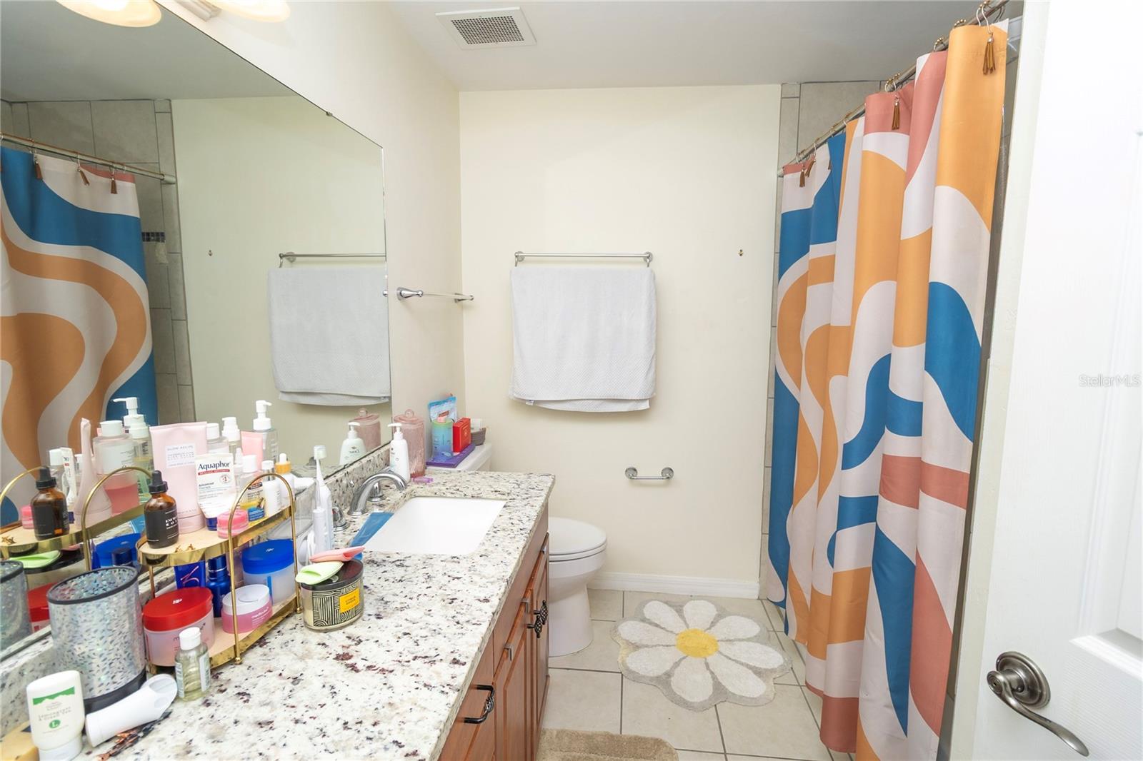 Listing photo id 12 for 4215 31st Drive 201