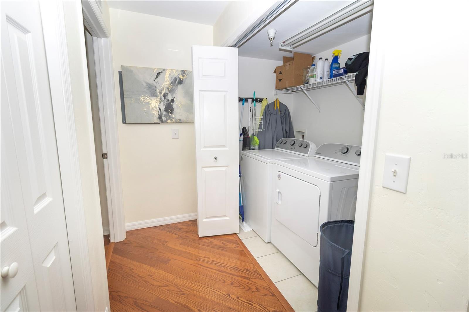 Listing photo id 13 for 4215 31st Drive 201