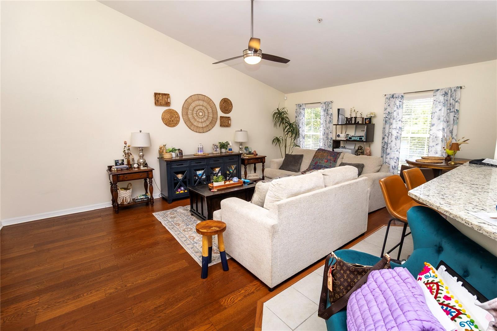 Listing photo id 2 for 4215 31st Drive 201