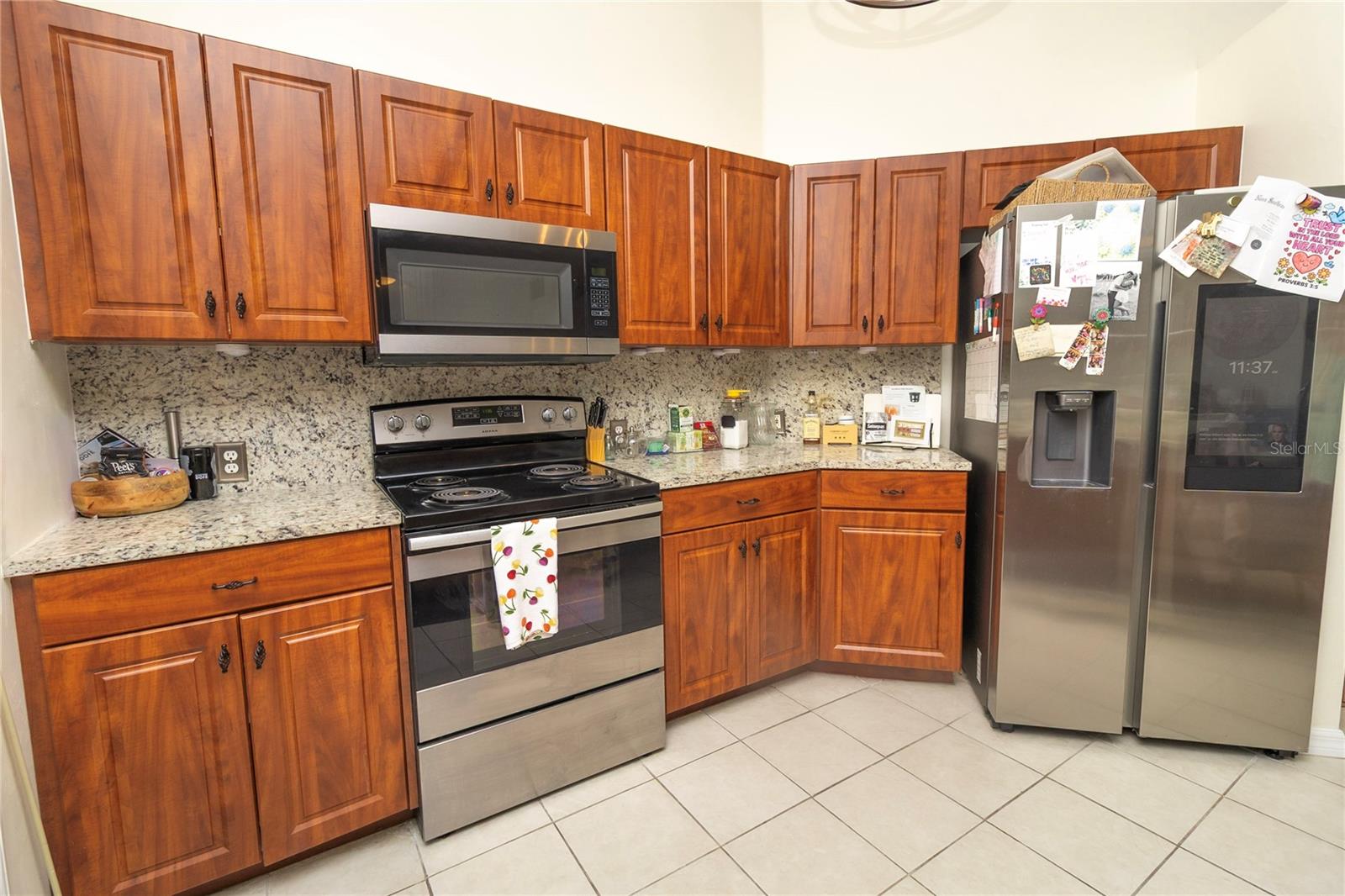 Listing photo id 5 for 4215 31st Drive 201