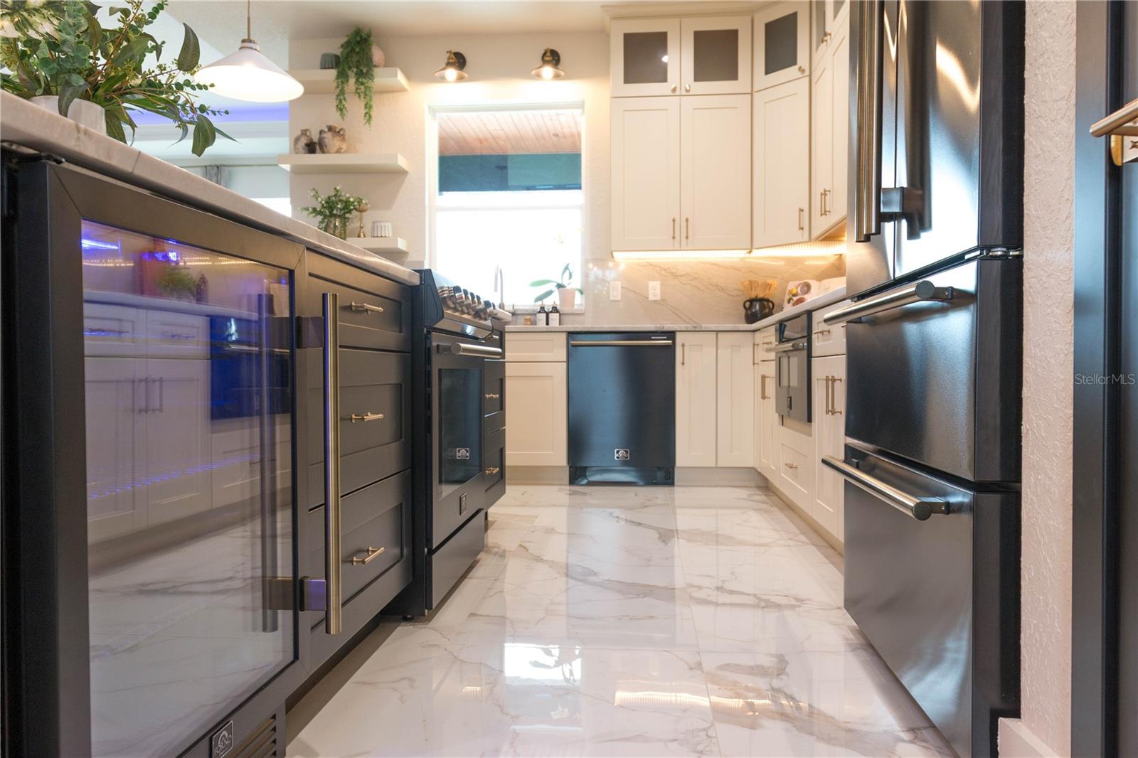 Image 14 of 99 For 6254 Peking Court