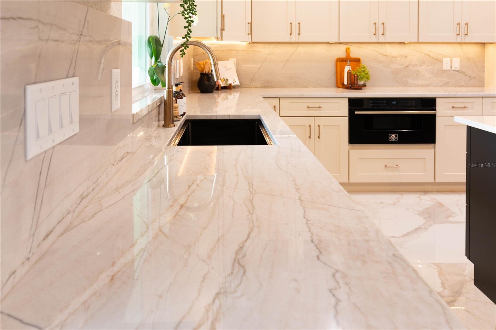 Image 17 of 99 For 6254 Peking Court