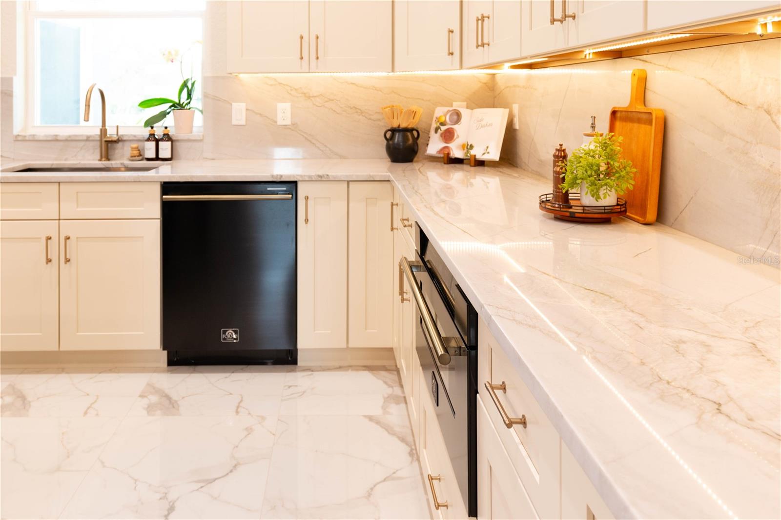 Image 19 of 99 For 6254 Peking Court