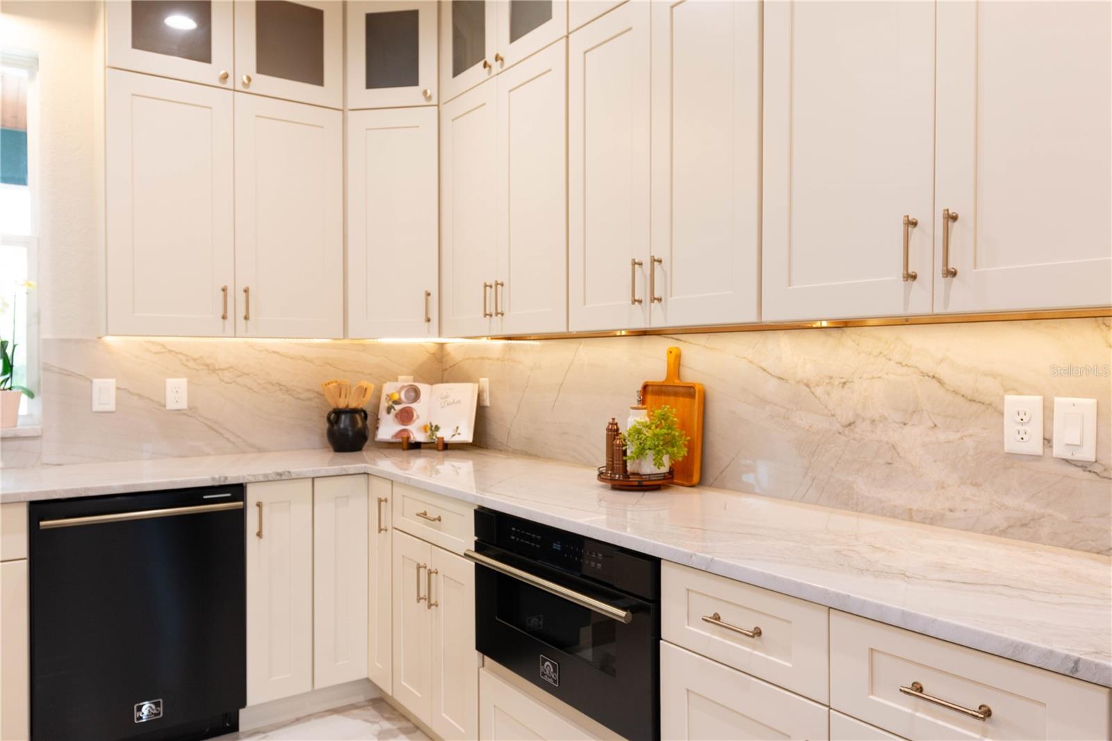 Image 20 of 99 For 6254 Peking Court