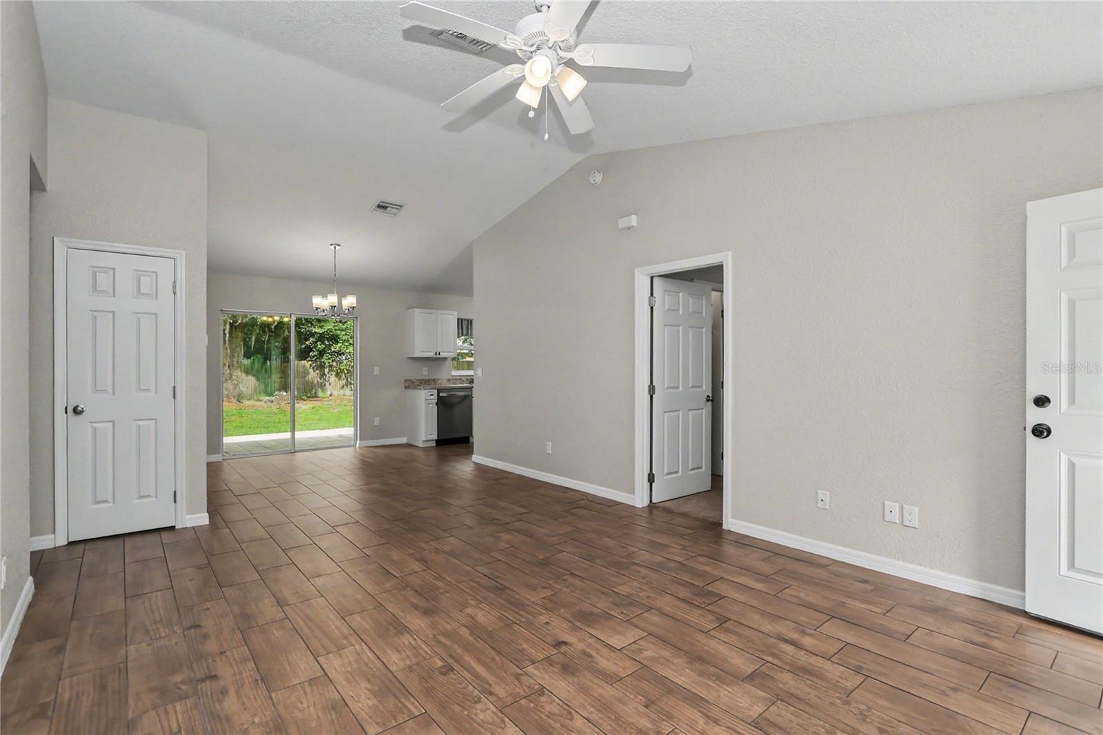 Image 12 of 41 For 6512 11 Avenue