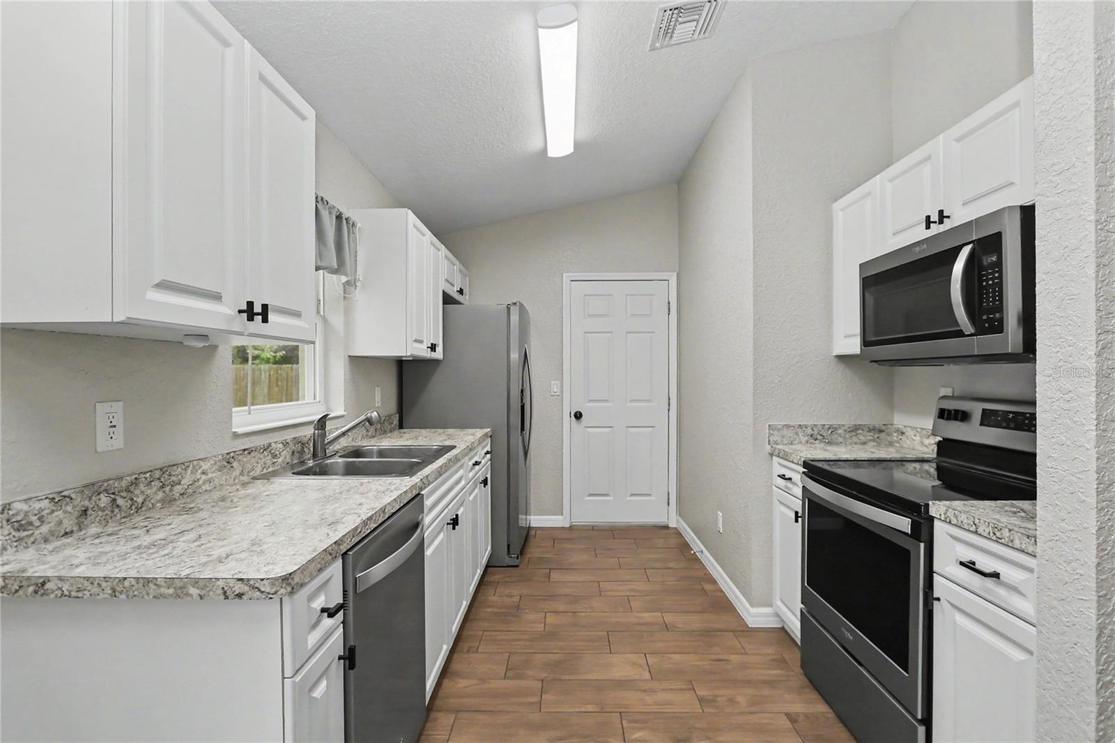 Image 13 of 41 For 6512 11 Avenue