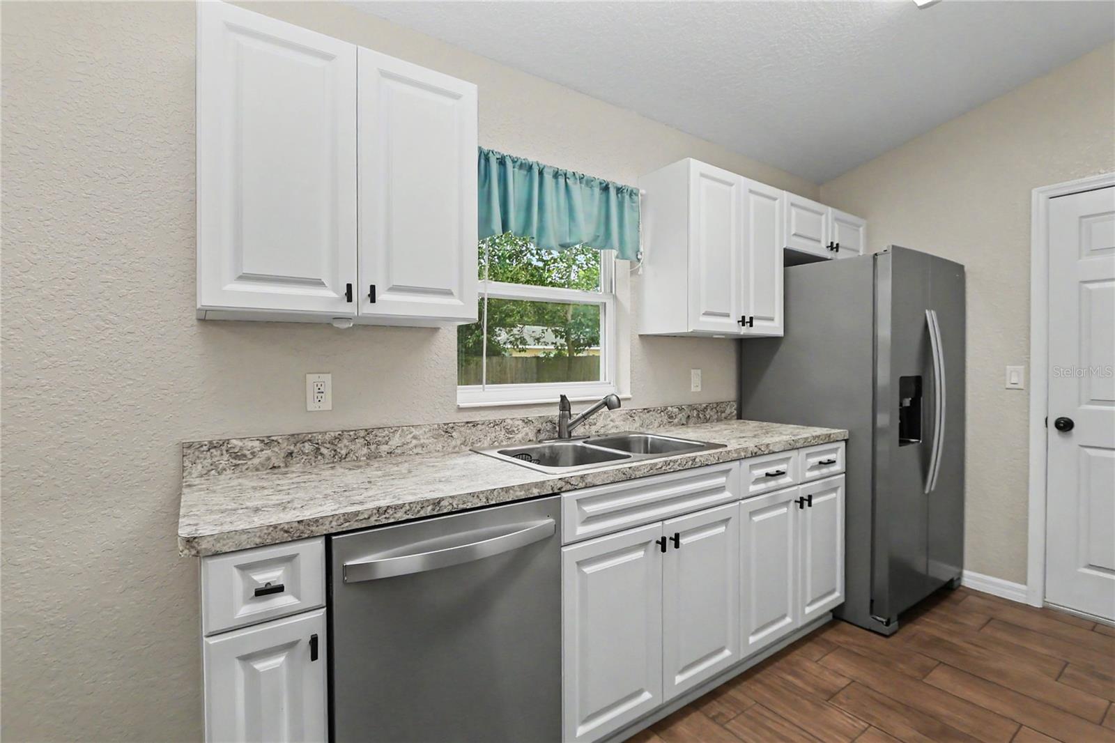 Image 14 of 41 For 6512 11 Avenue