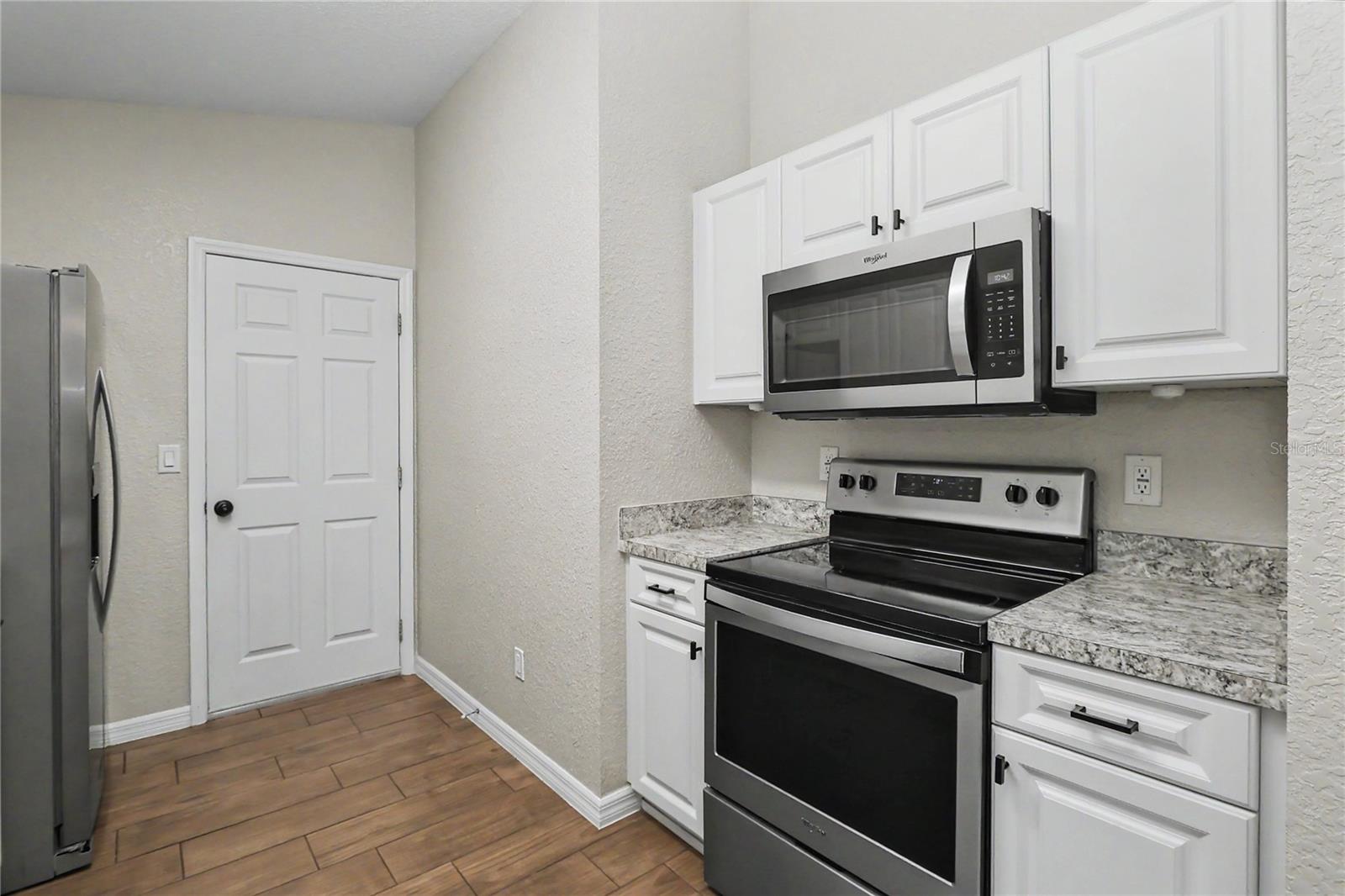 Image 15 of 41 For 6512 11 Avenue