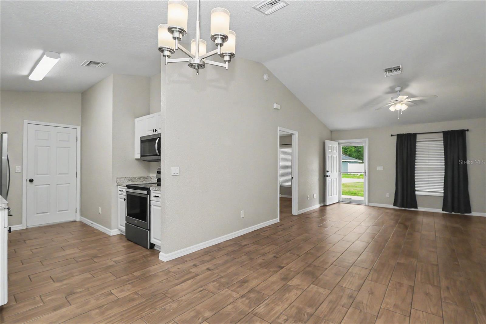 Image 17 of 41 For 6512 11 Avenue