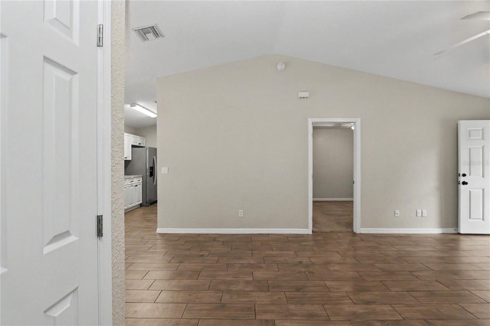 Image 18 of 41 For 6512 11 Avenue