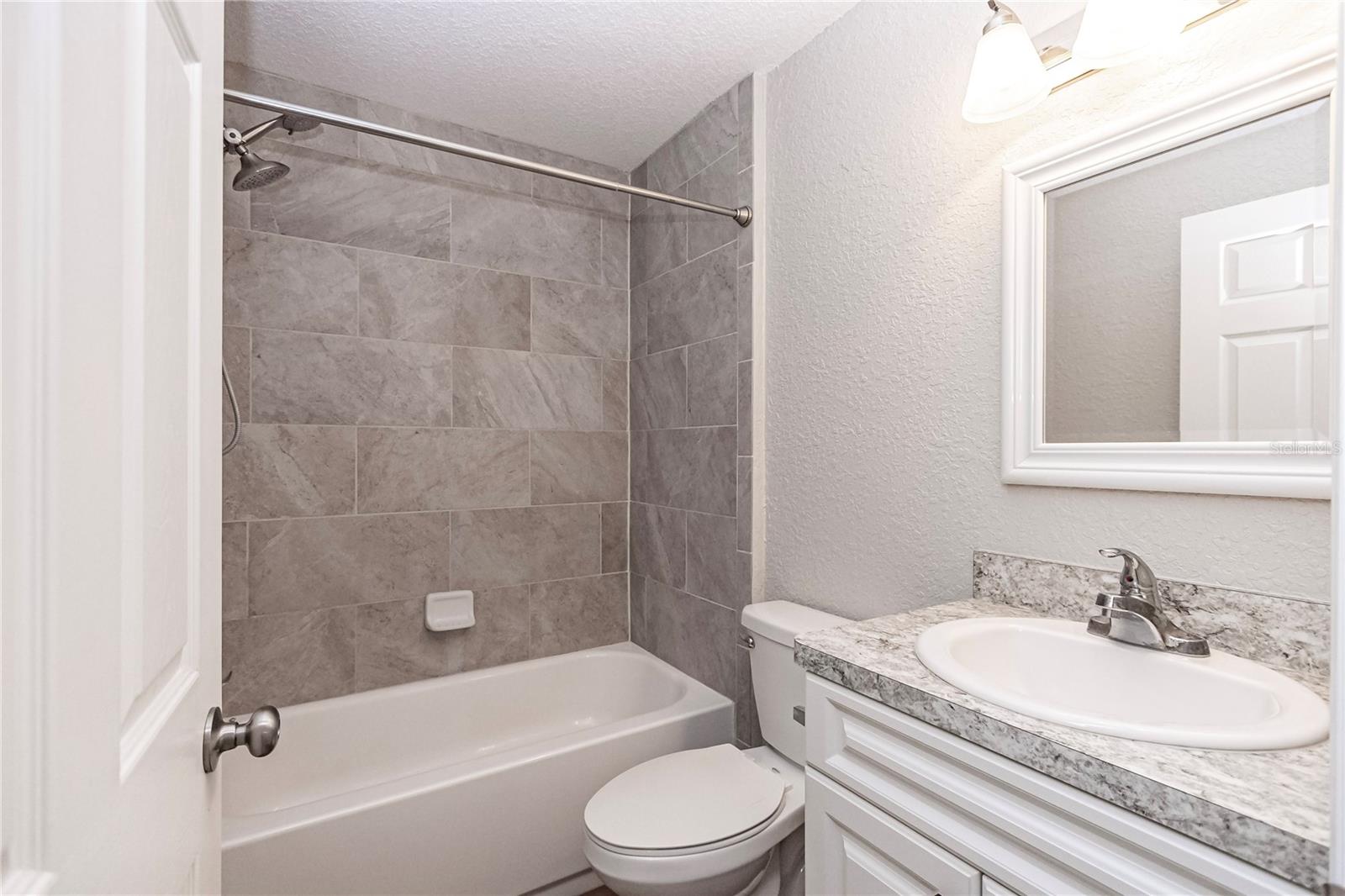 Image 27 of 41 For 6512 11 Avenue