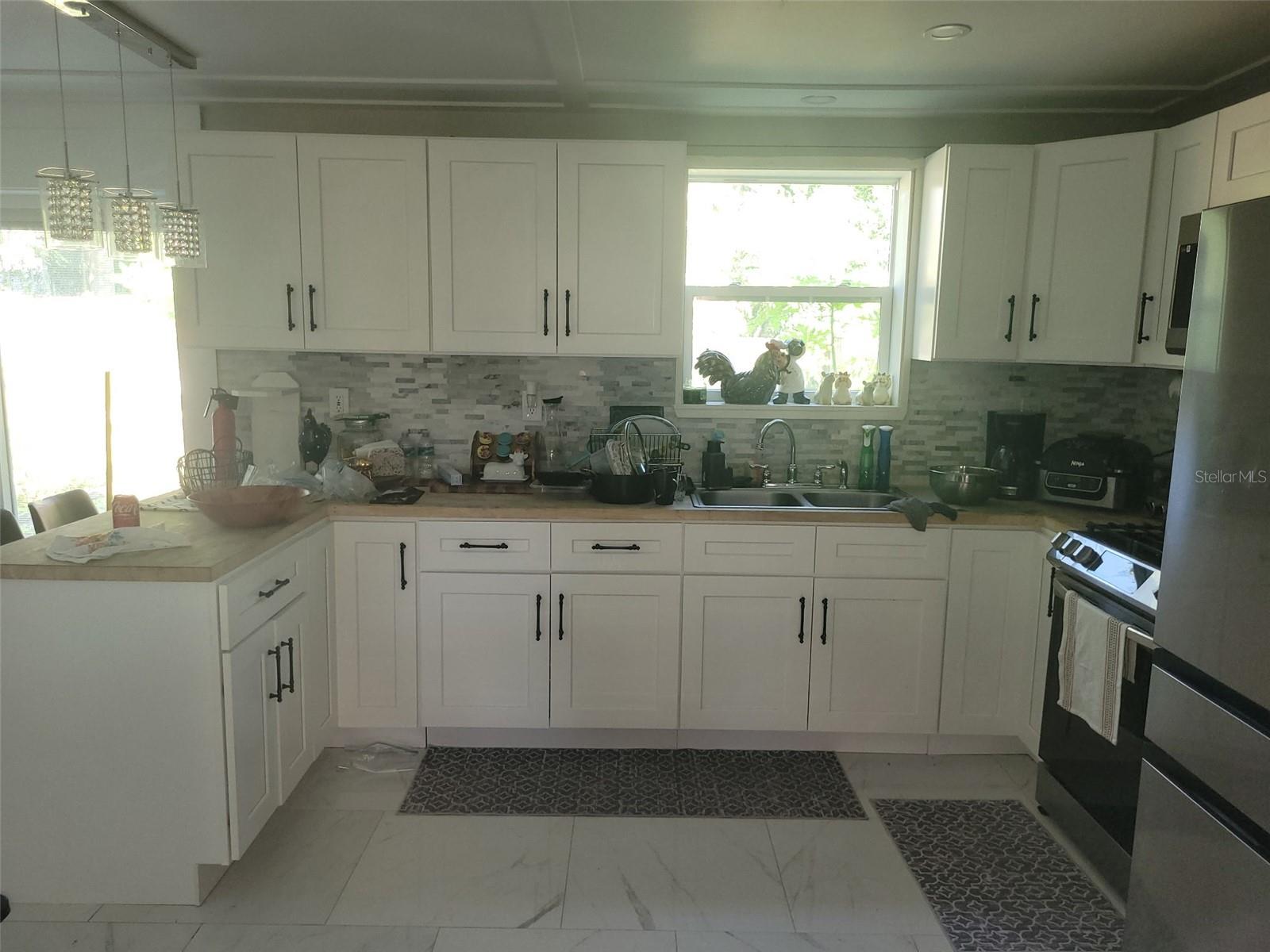 Image 6 of 26 For 821 Honey Way