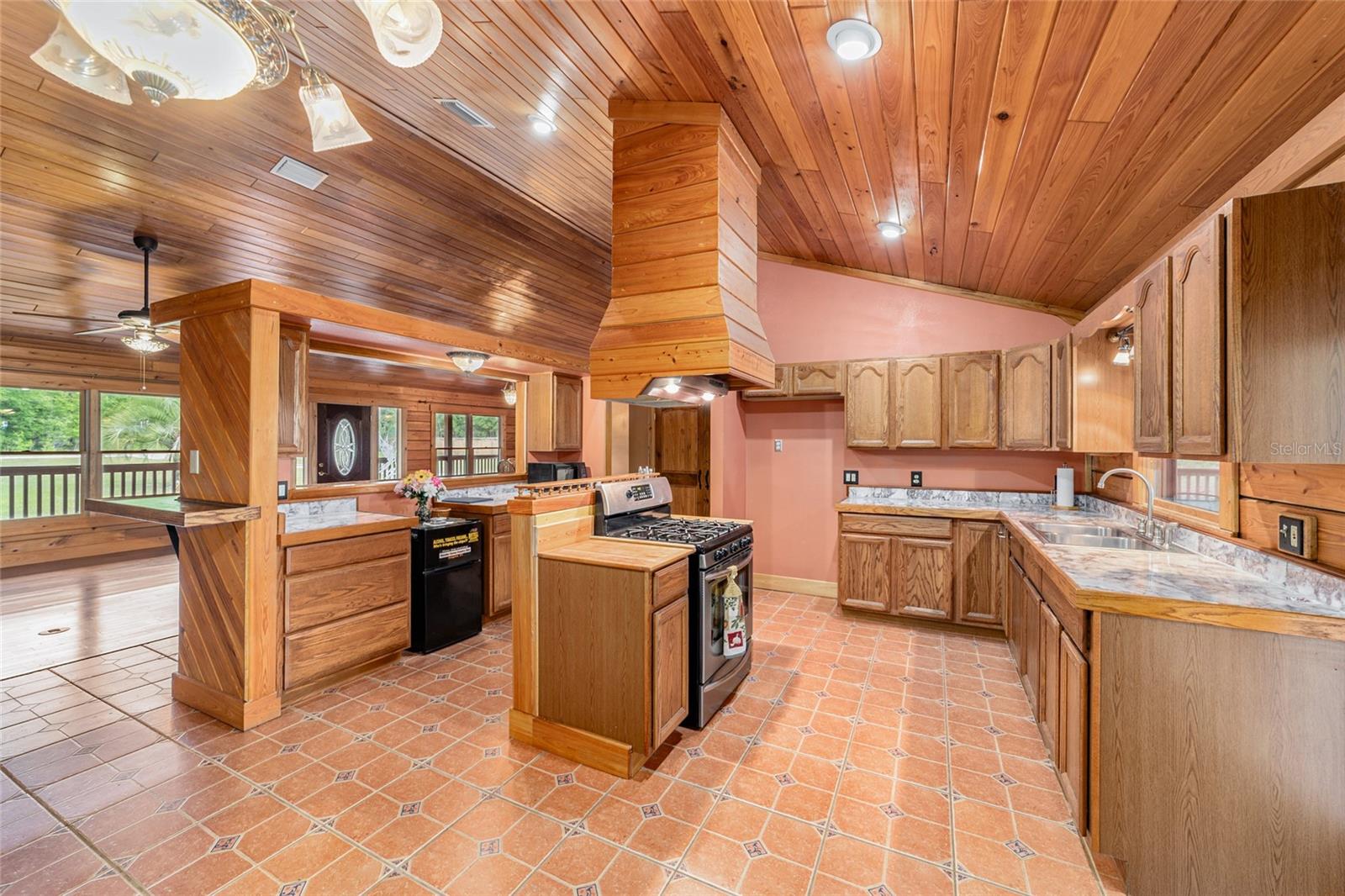 Image 31 of 64 For 1230 Valencia Heights Avenue