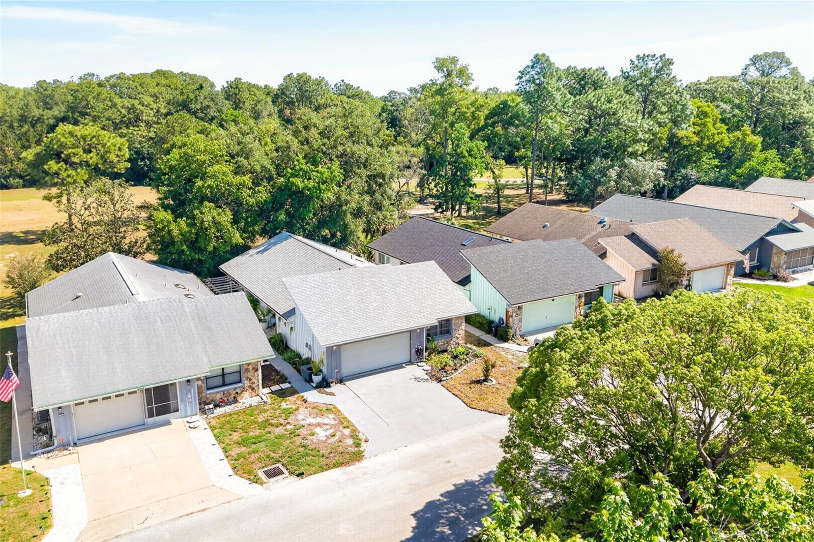 Image 36 of 49 For 16 Golfview Court