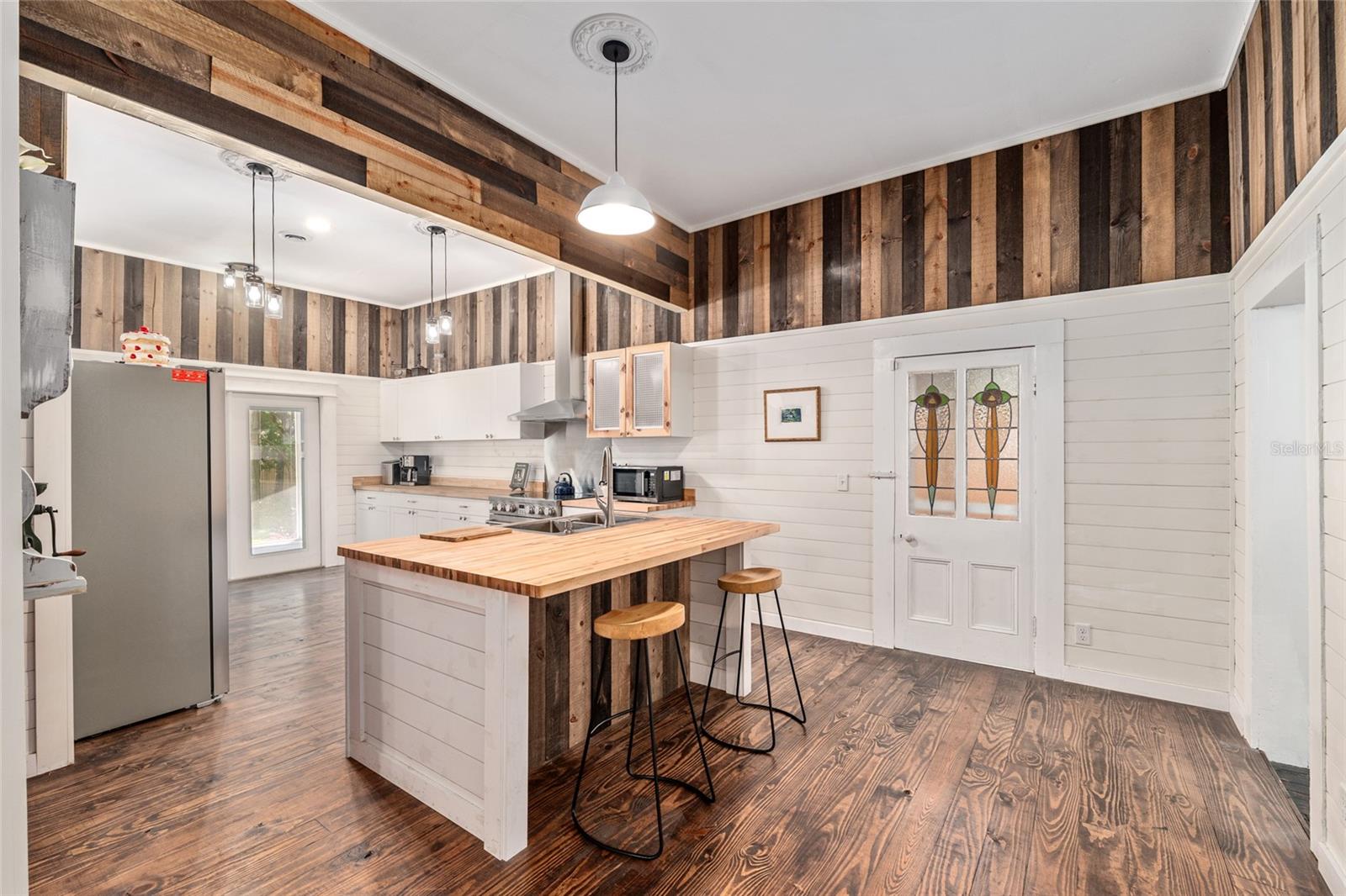 Image 20 of 98 For 19451 2nd Street