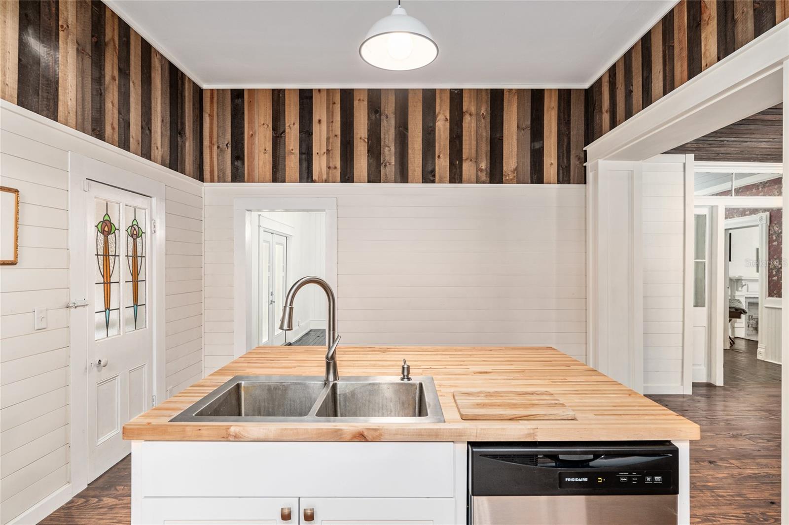 Image 25 of 98 For 19451 2nd Street